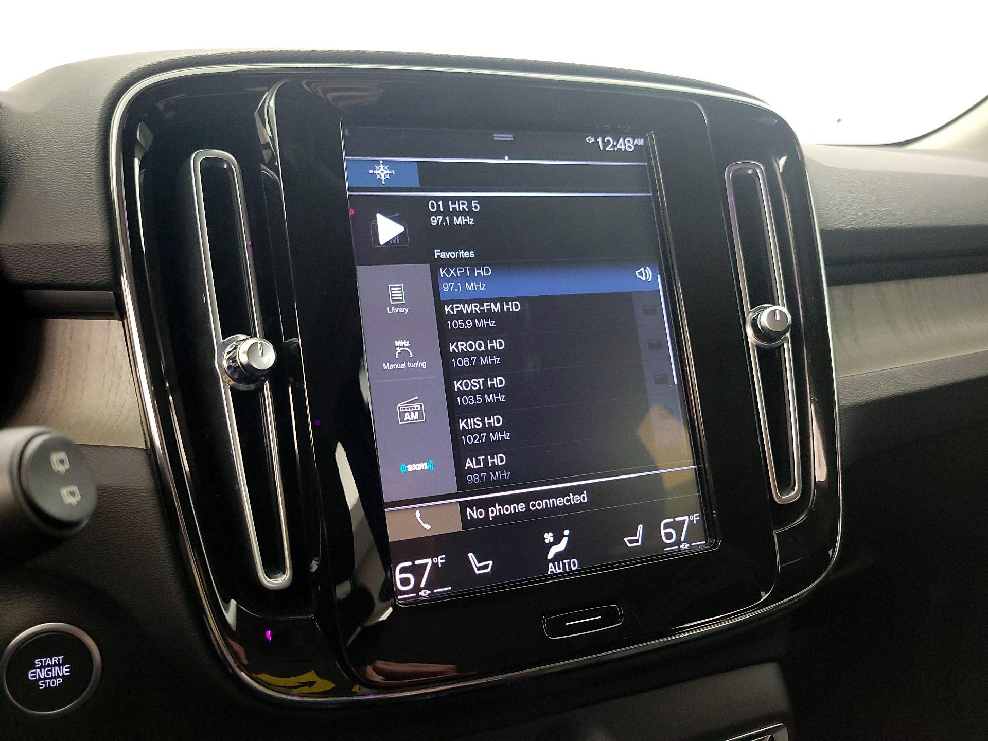 Thumbnail: 2022 Volvo XC40 - 16