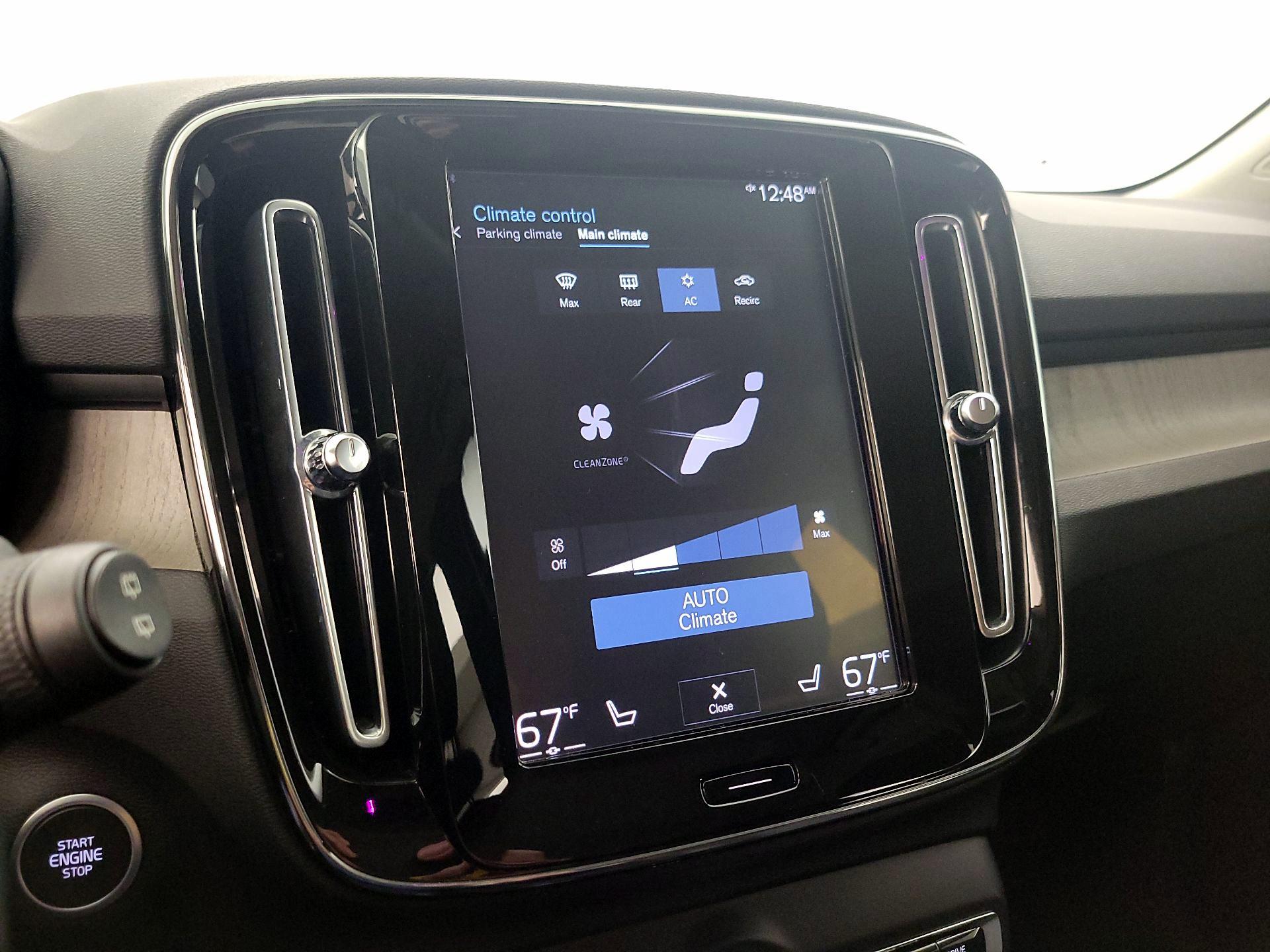 Thumbnail: 2022 Volvo XC40 - 17