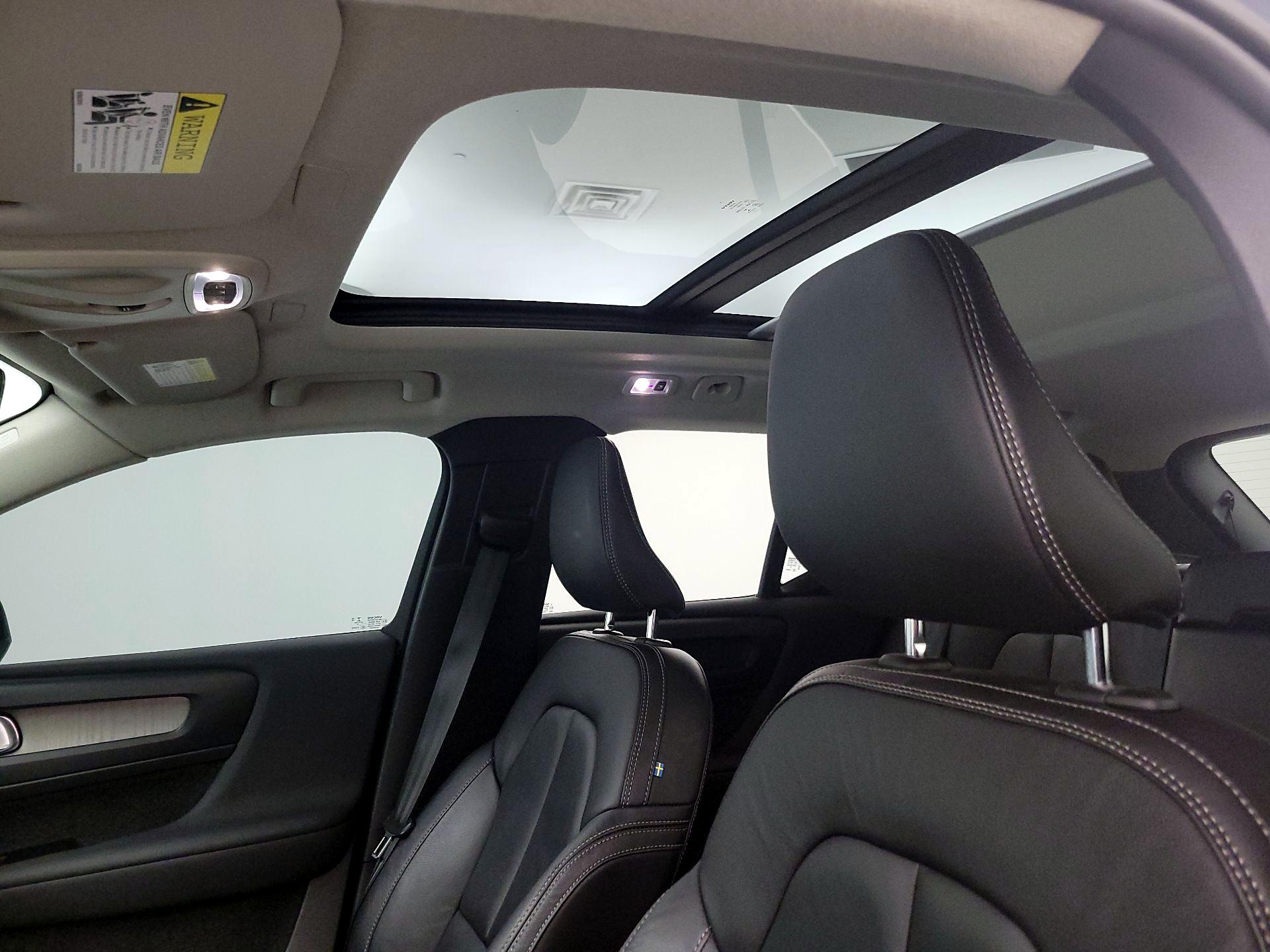 Thumbnail: 2022 Volvo XC40 - 20