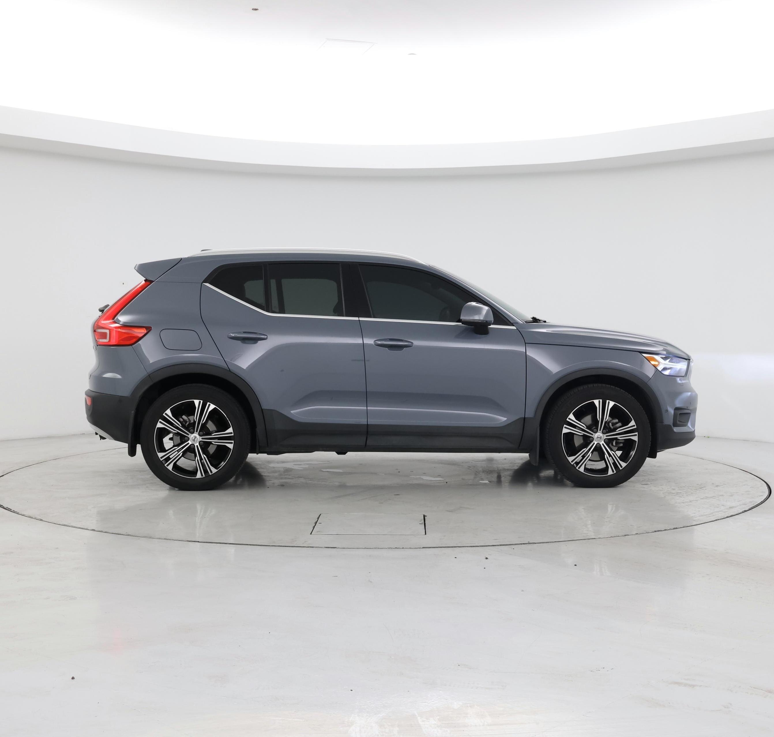 Thumbnail: 2022 Volvo XC40 - 7
