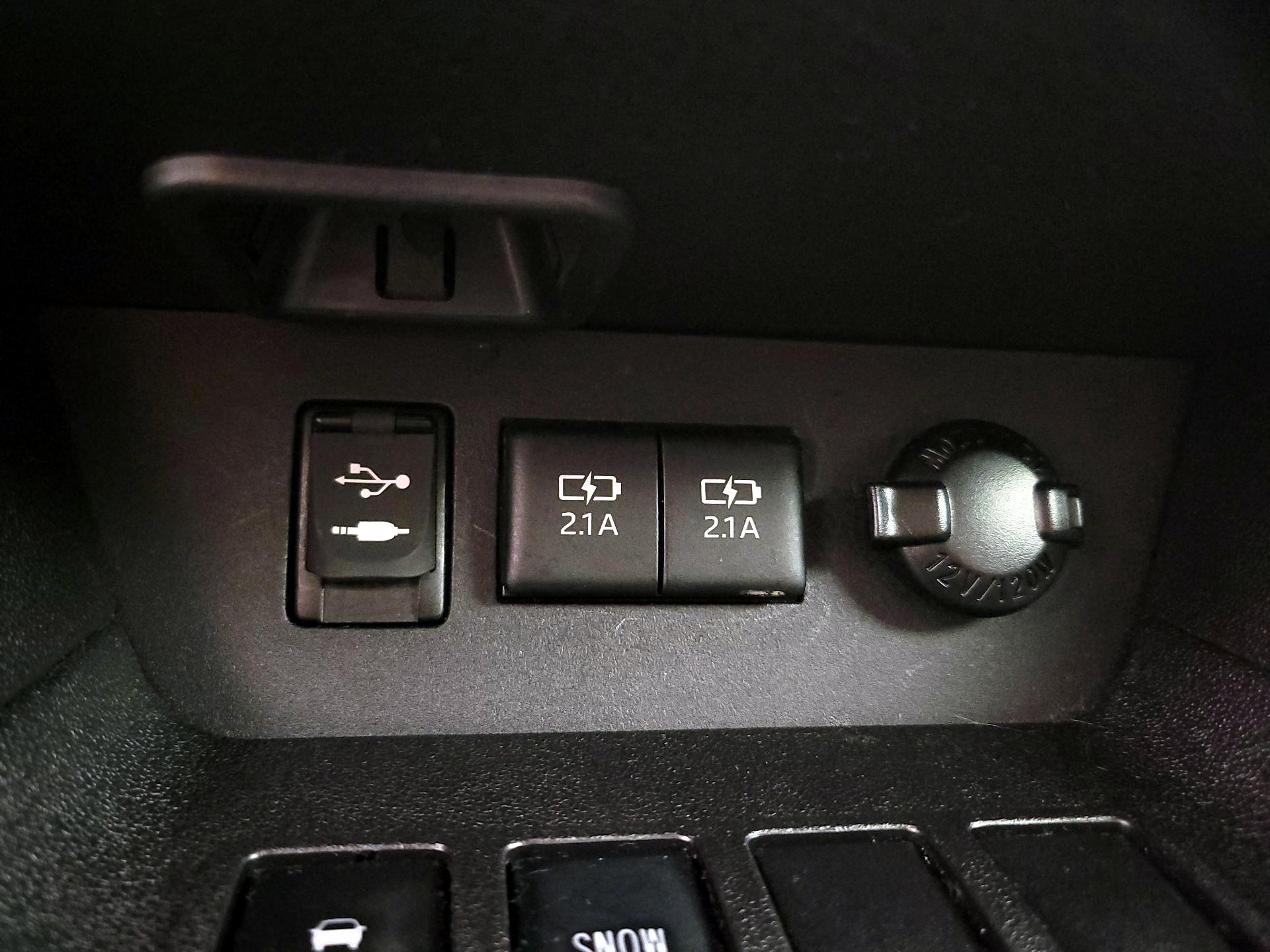 Thumbnail: 2018 Toyota Highlander - 18