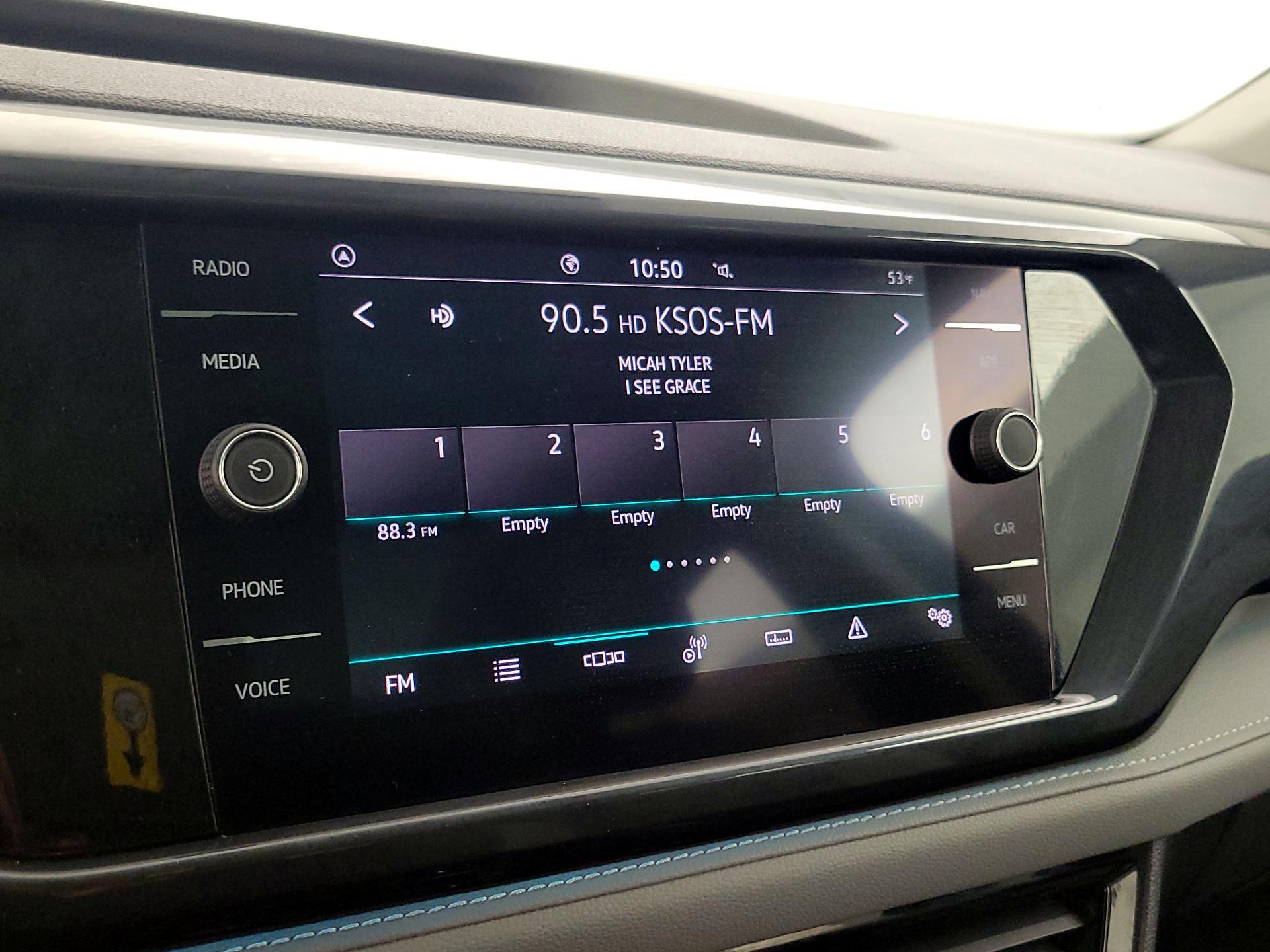 Thumbnail: 2022 Volkswagen Taos - 16