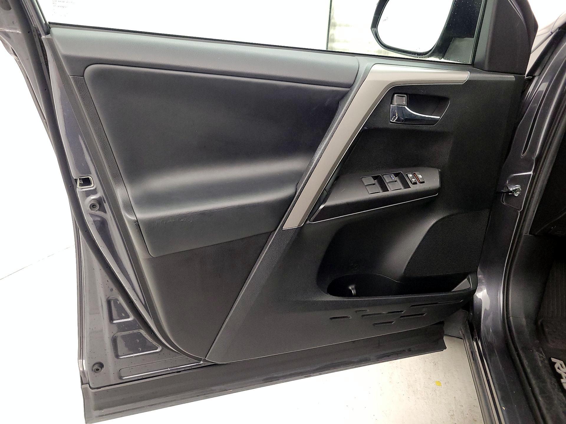 Thumbnail: 2018 Toyota RAV4 - 12