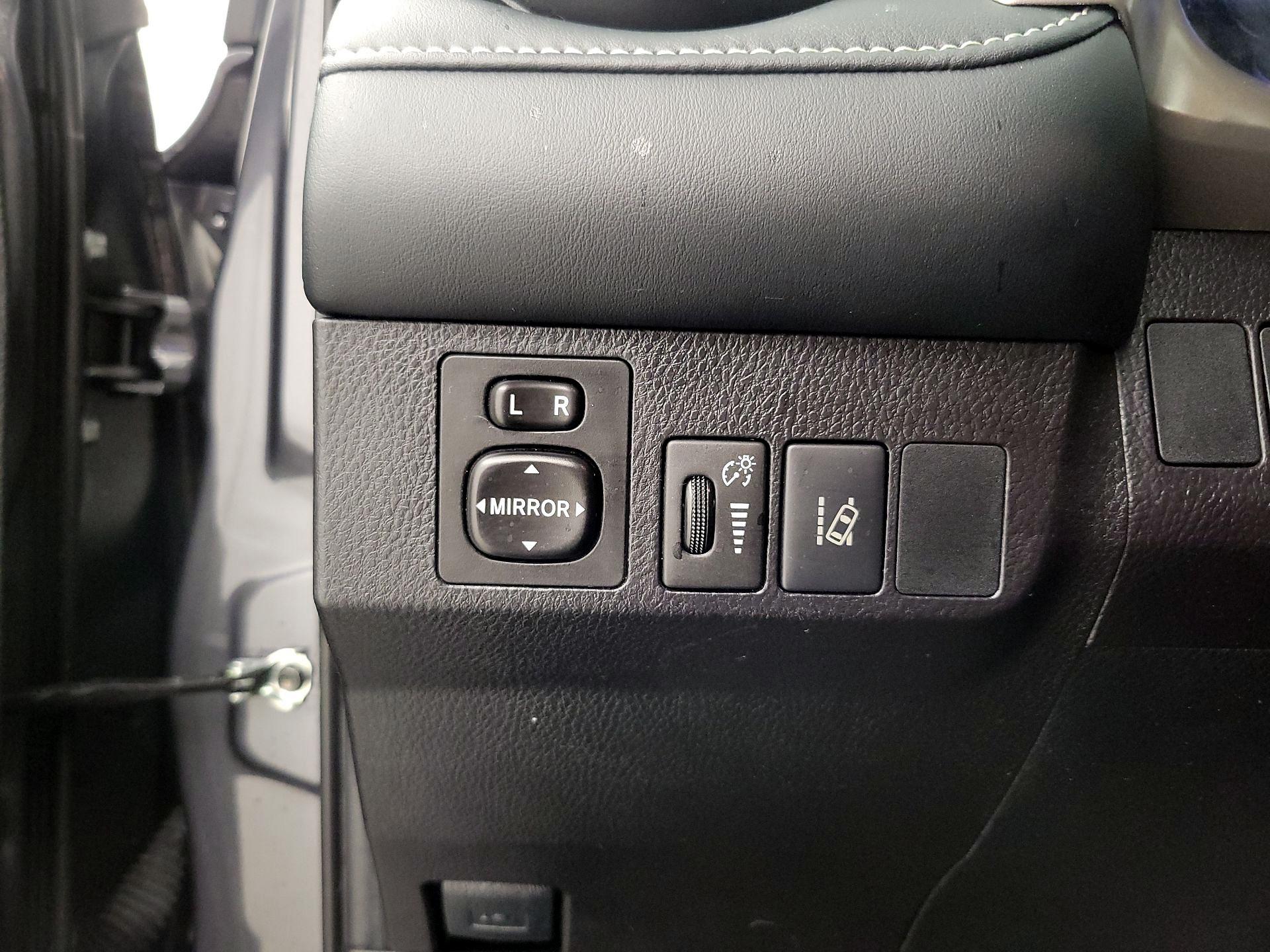 Thumbnail: 2018 Toyota RAV4 - 13