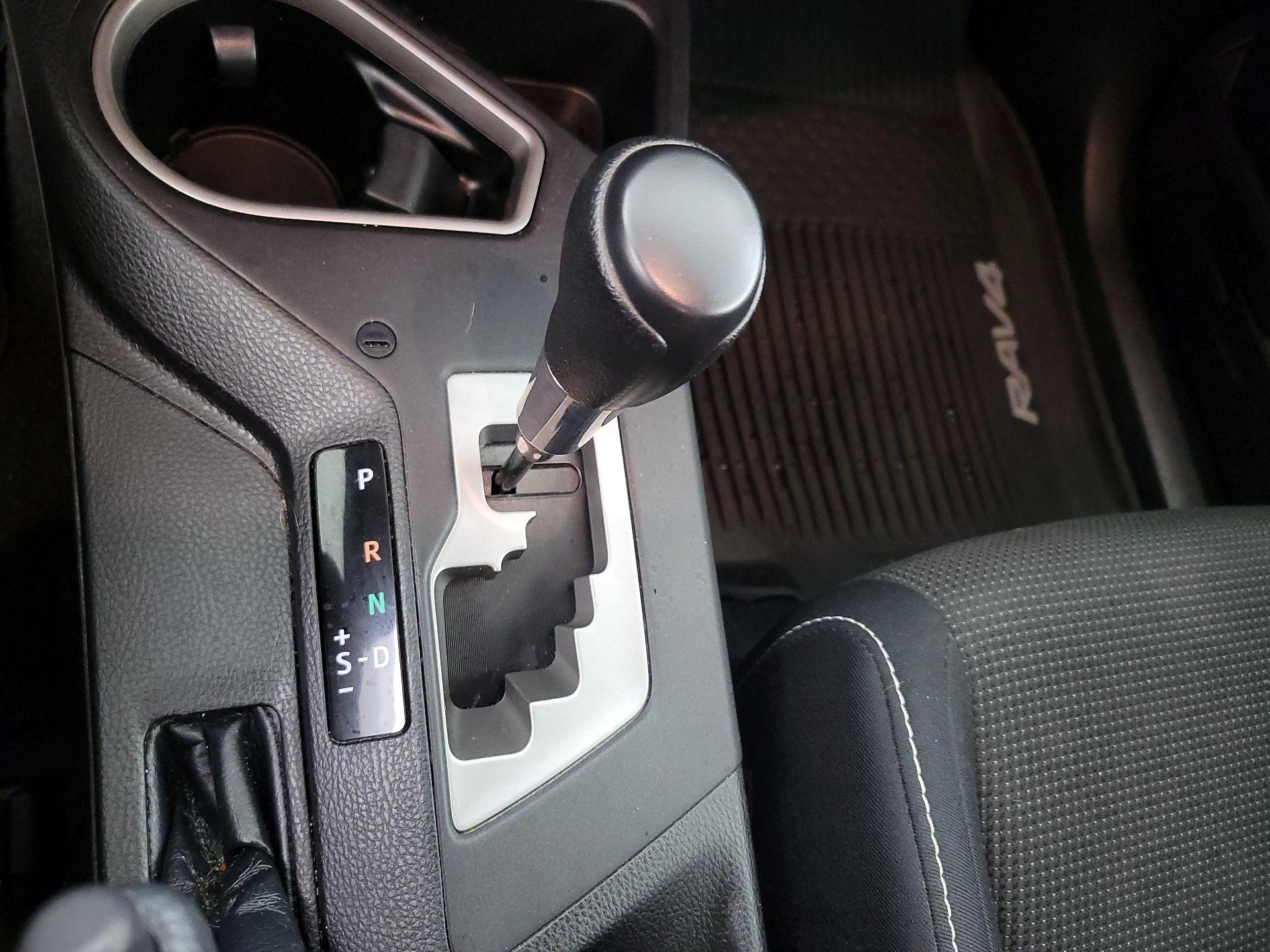 Thumbnail: 2018 Toyota RAV4 - 17