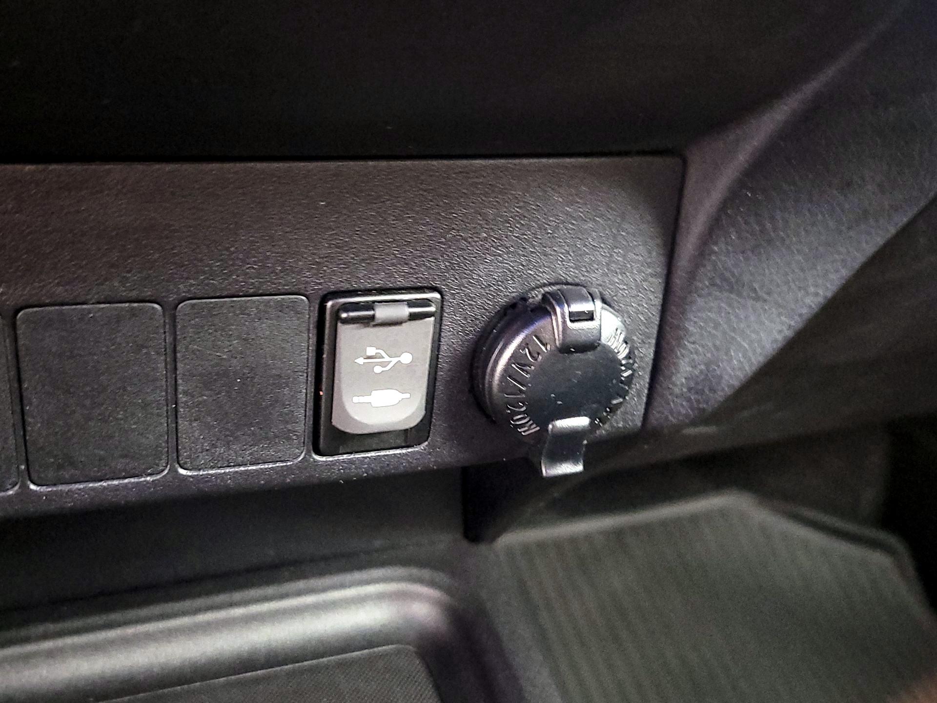 Thumbnail: 2018 Toyota RAV4 - 18