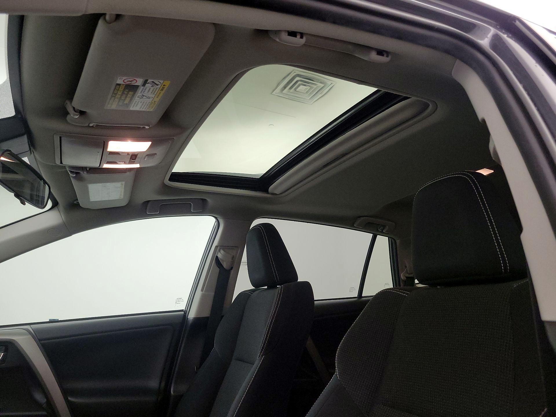 Thumbnail: 2018 Toyota RAV4 - 19