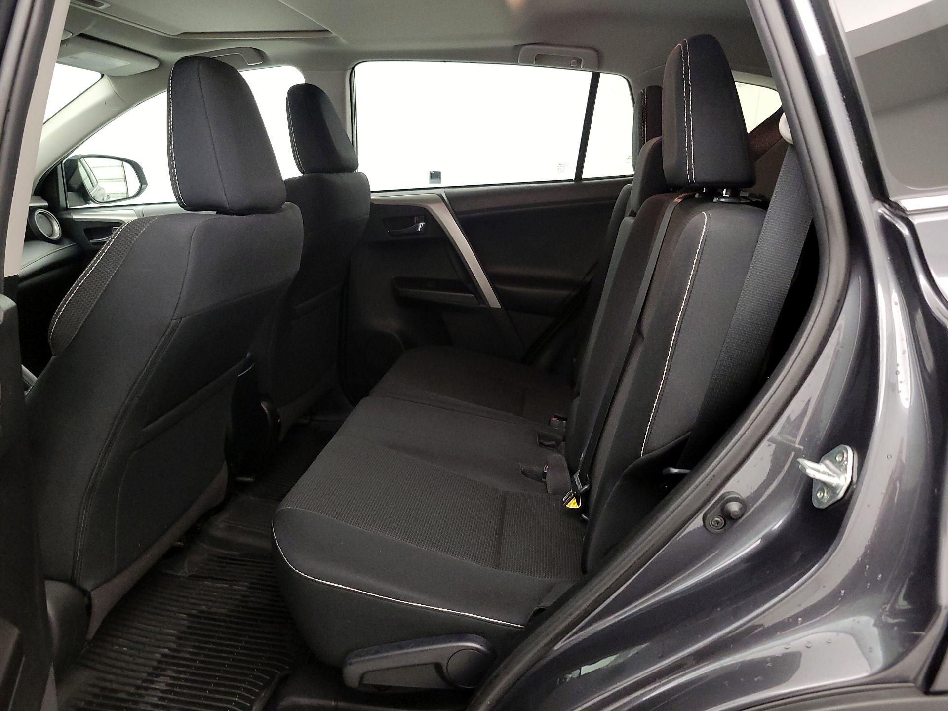 Thumbnail: 2018 Toyota RAV4 - 20