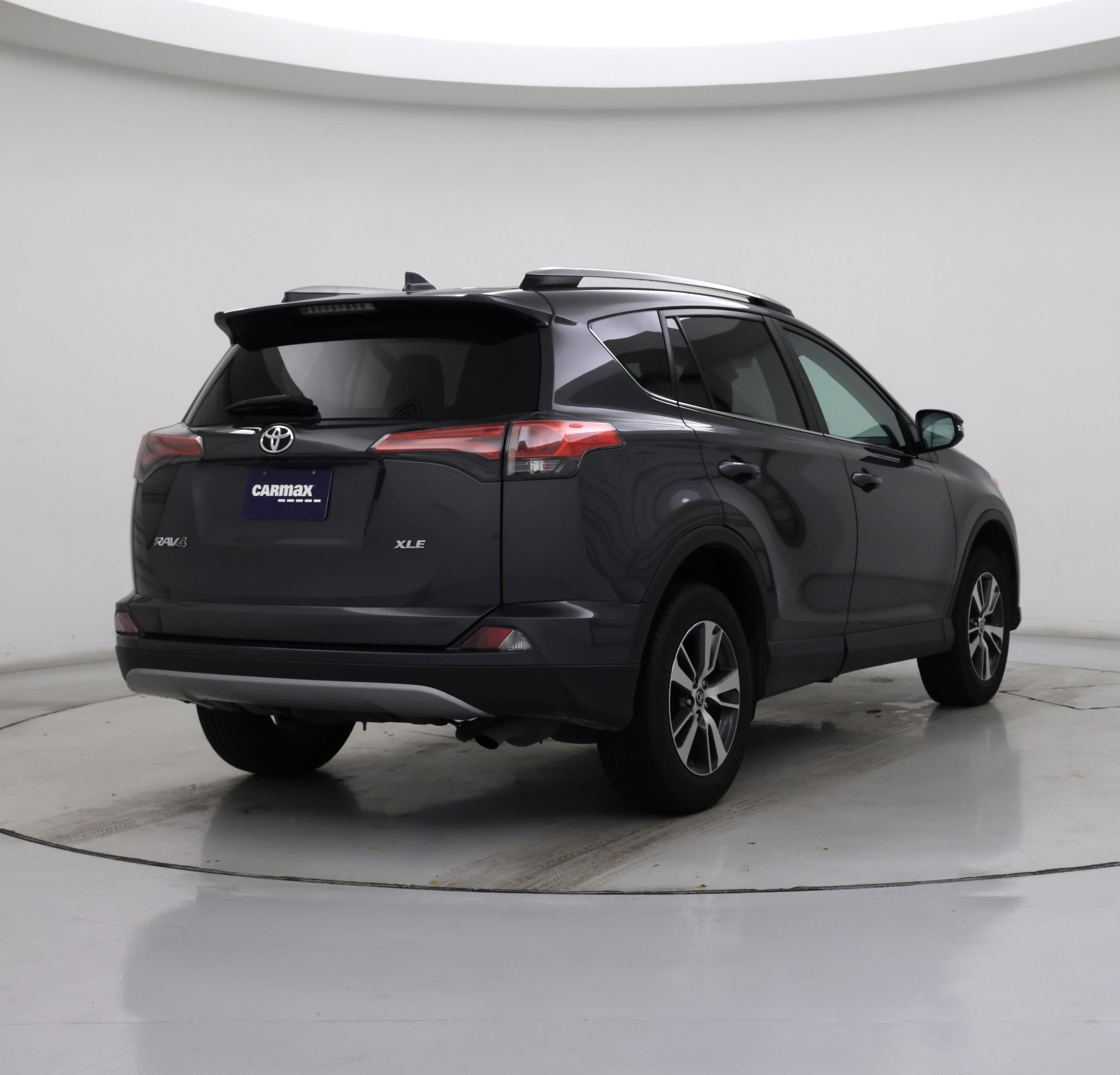 Thumbnail: 2018 Toyota RAV4 - 8