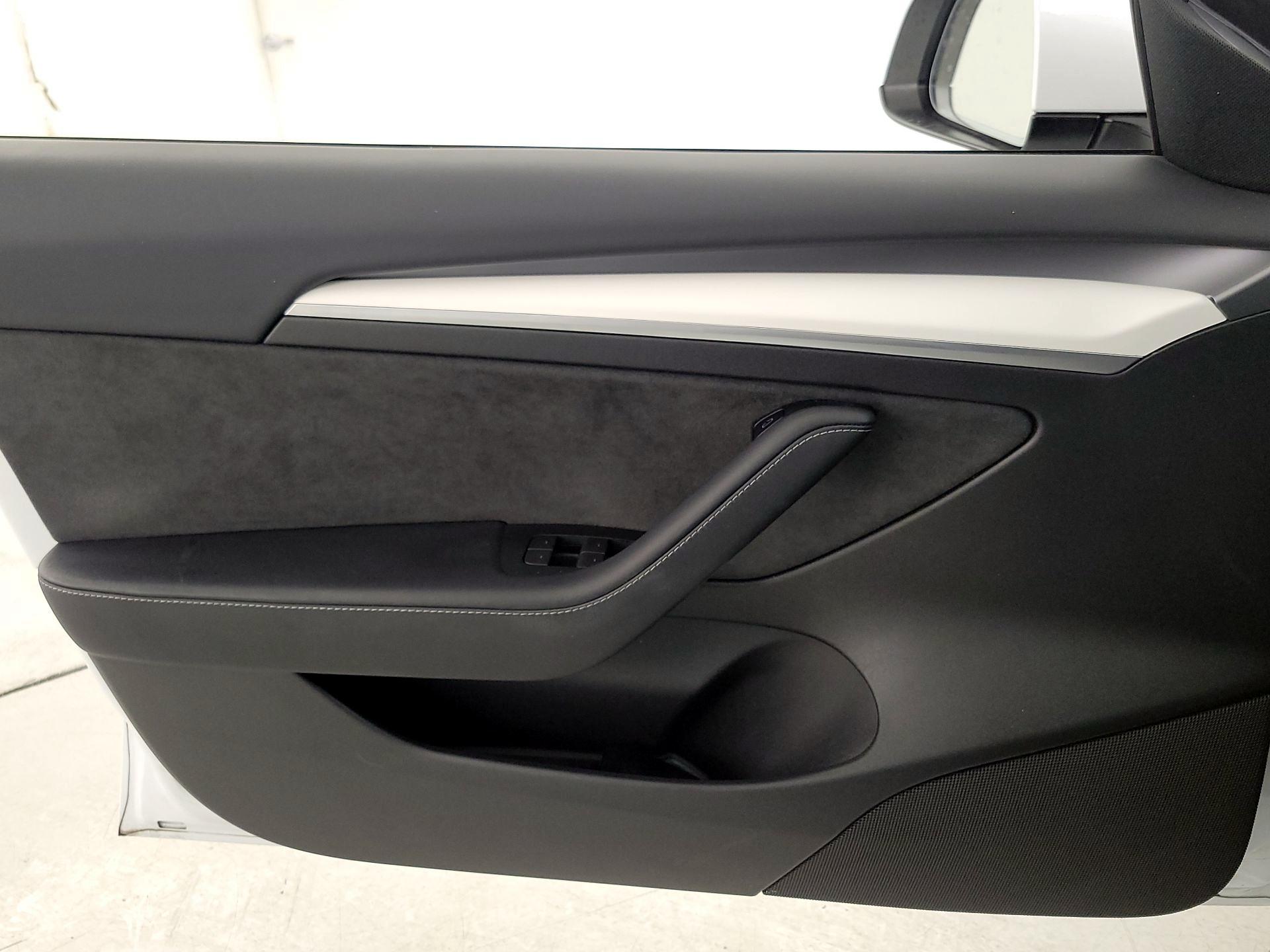 Thumbnail: 2023 Tesla Model 3 - 12