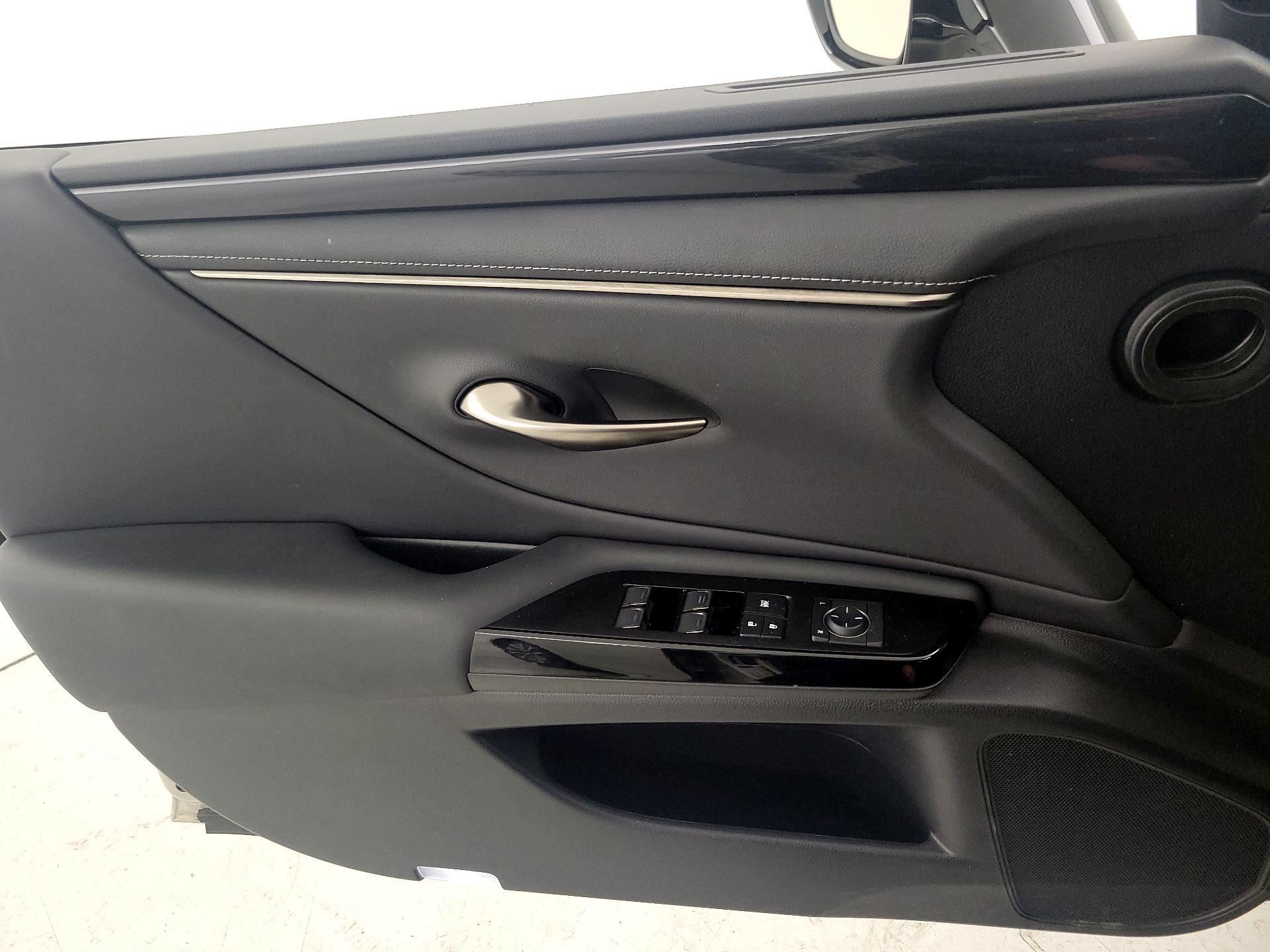 Thumbnail: 2022 Lexus ES - 12