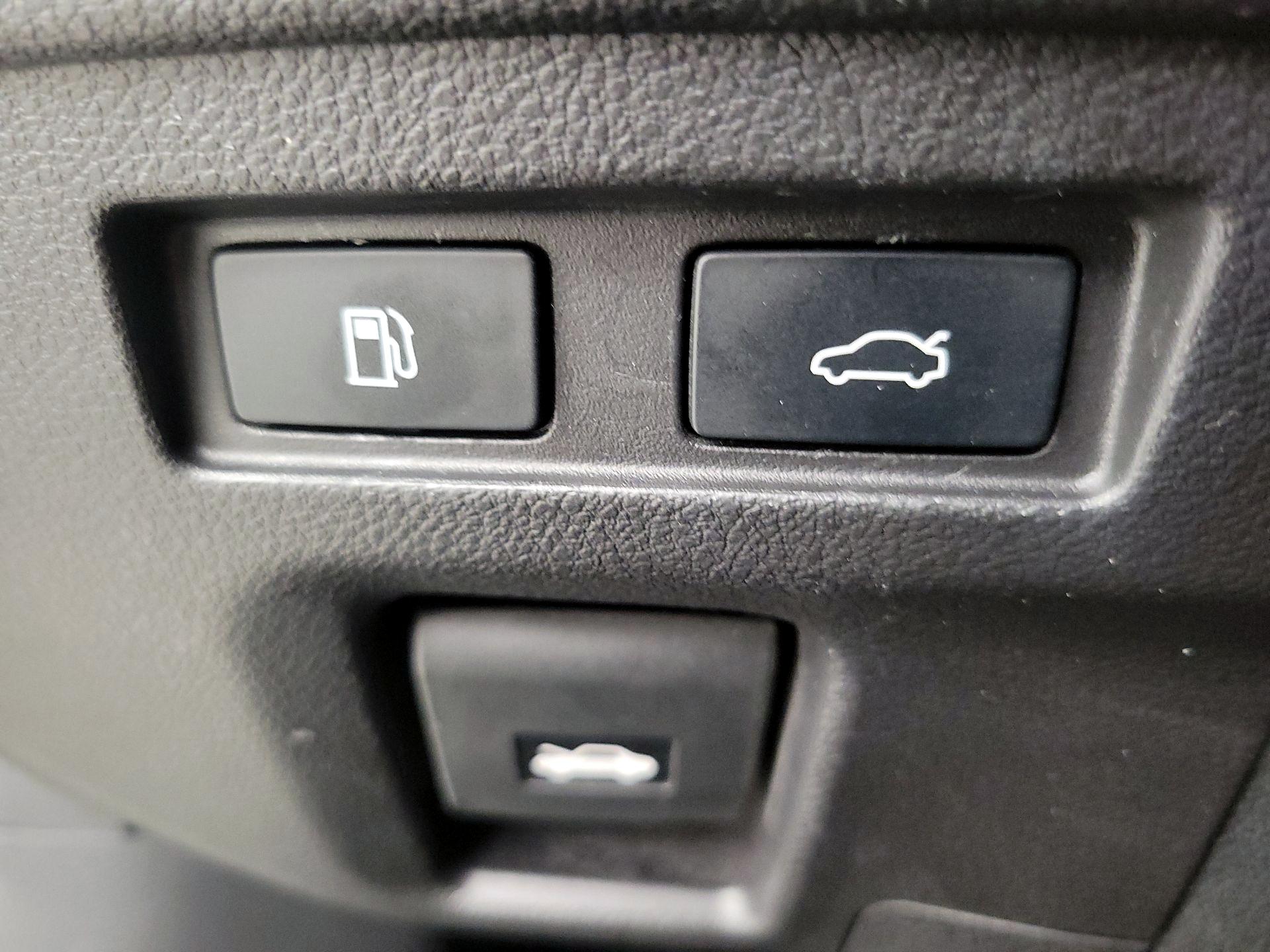 Thumbnail: 2022 Lexus ES - 13