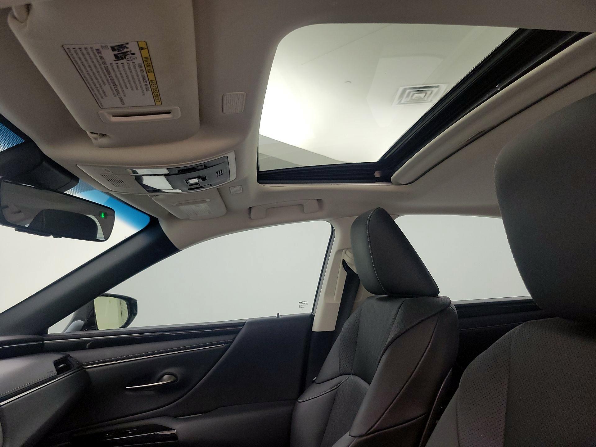 Thumbnail: 2022 Lexus ES - 19