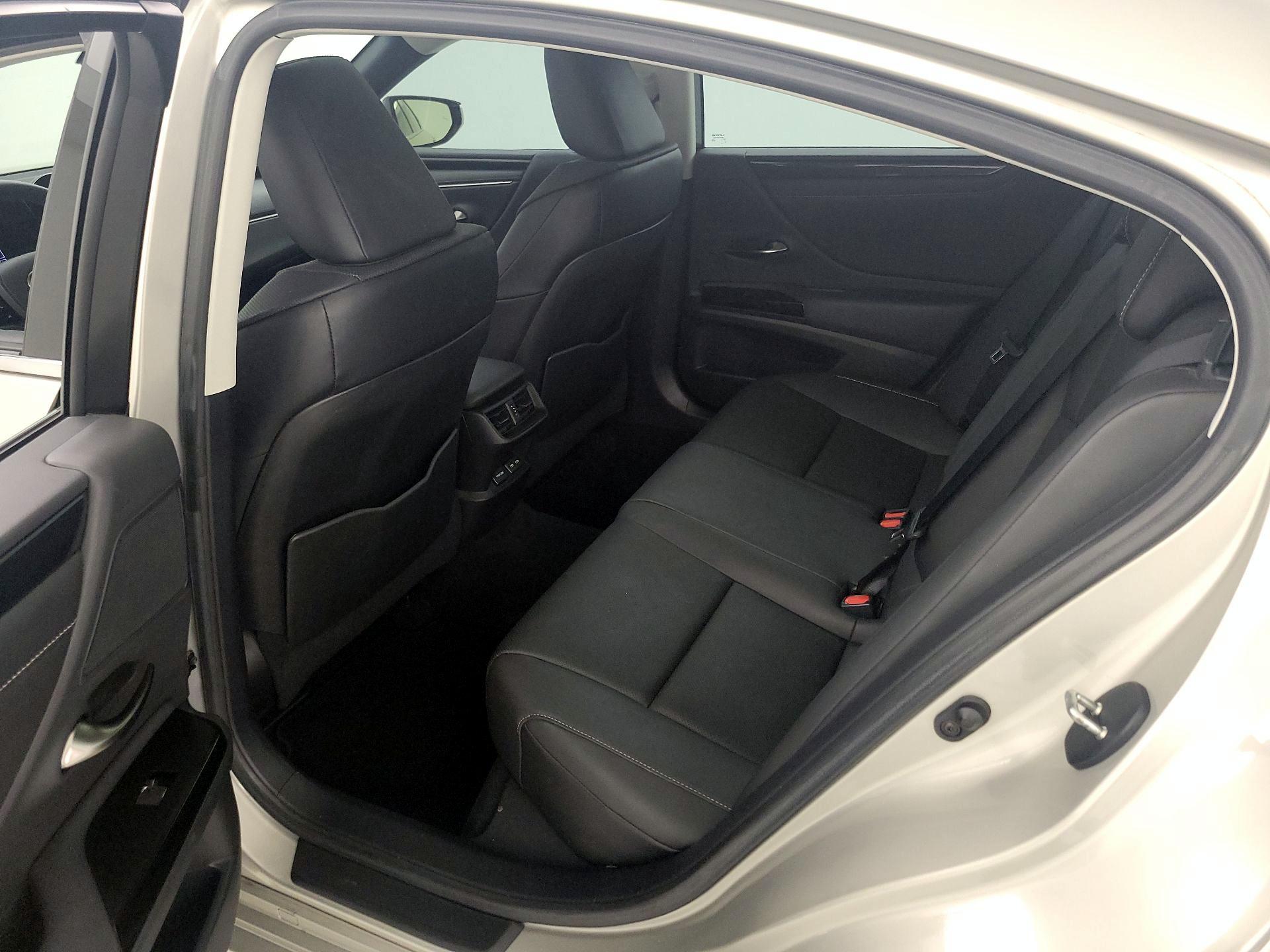 Thumbnail: 2022 Lexus ES - 20