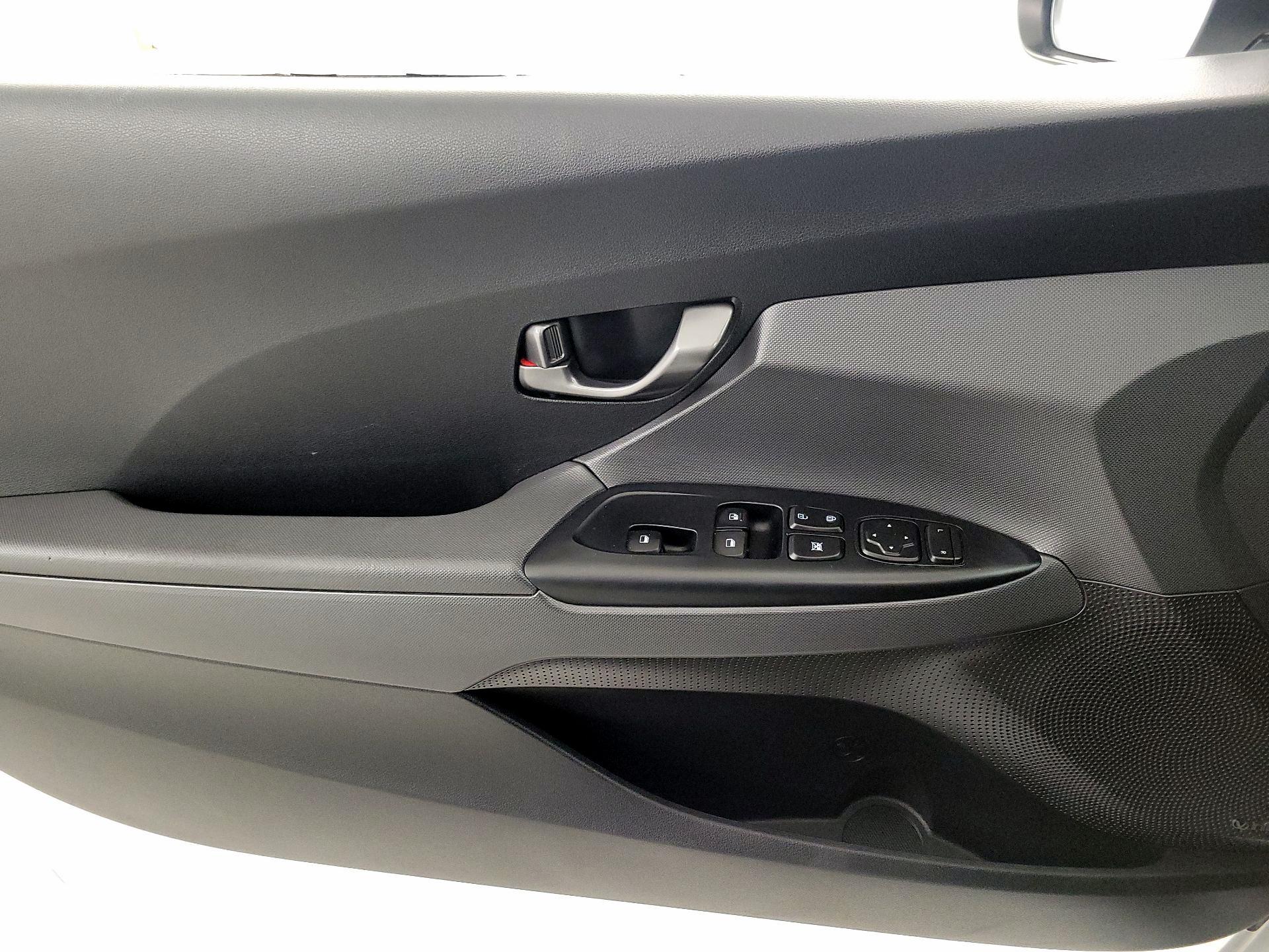 Thumbnail: 2020 Hyundai Veloster - 12