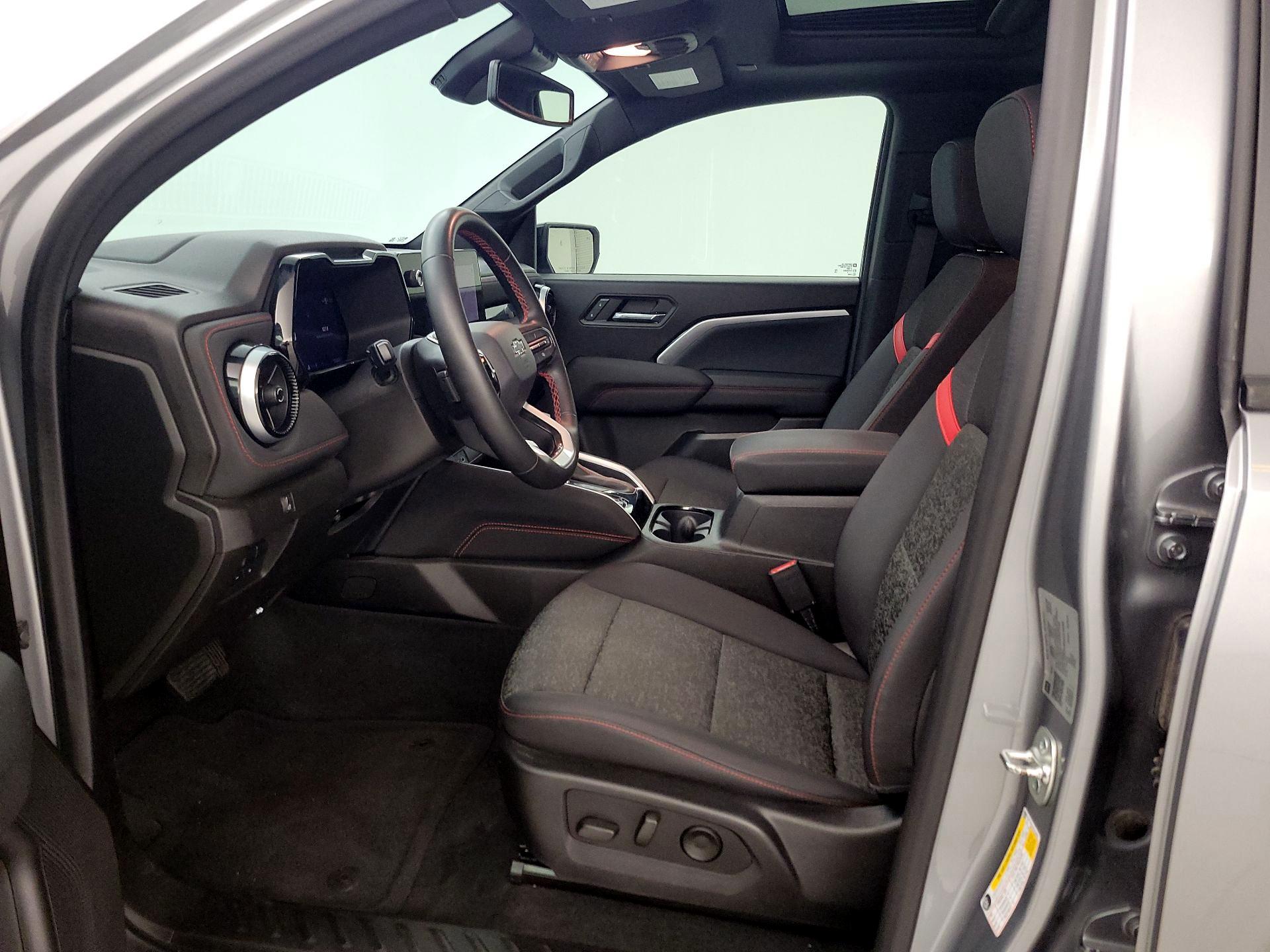 Thumbnail: 2024 Chevrolet Colorado - 11