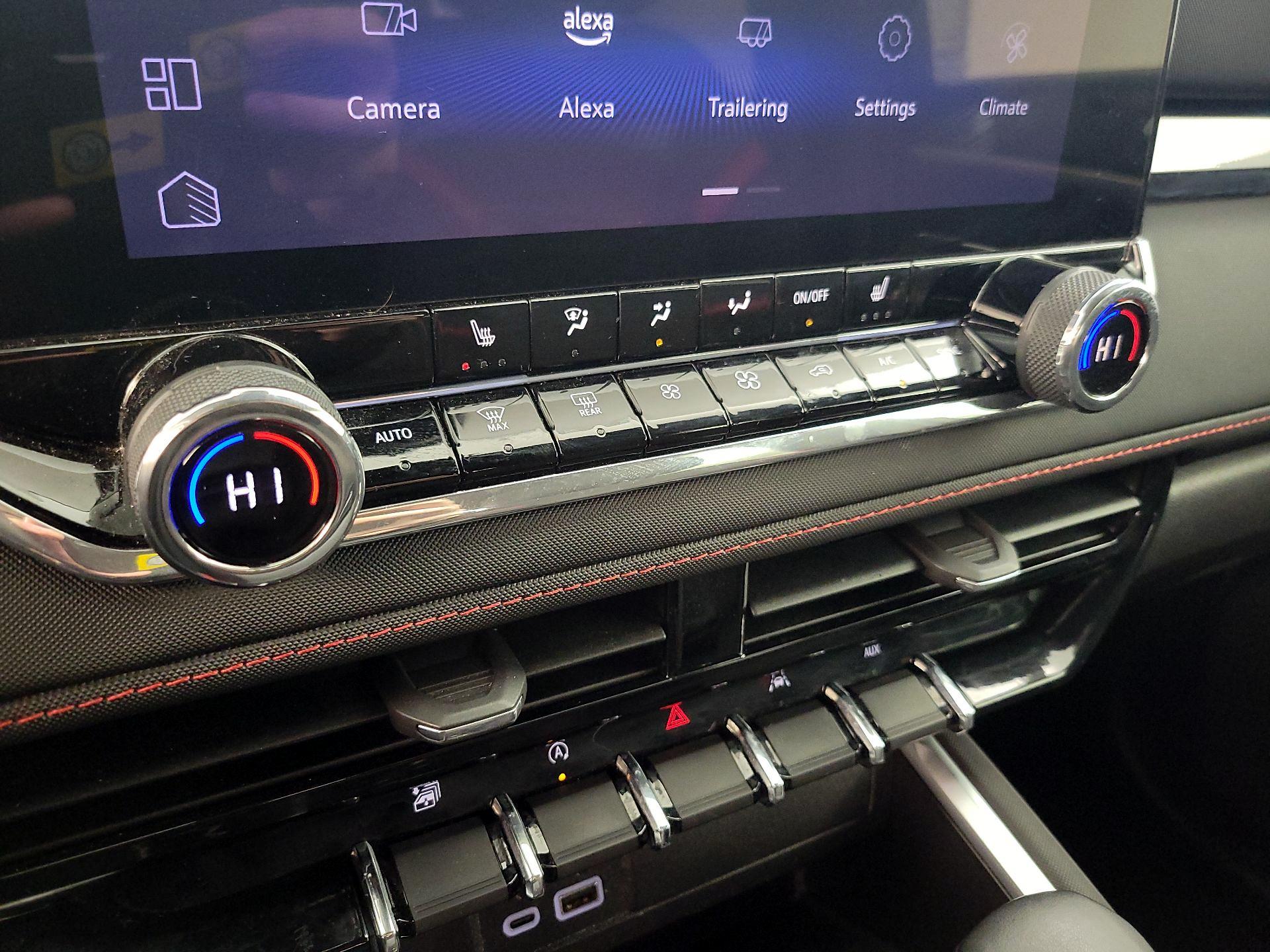 Thumbnail: 2024 Chevrolet Colorado - 17