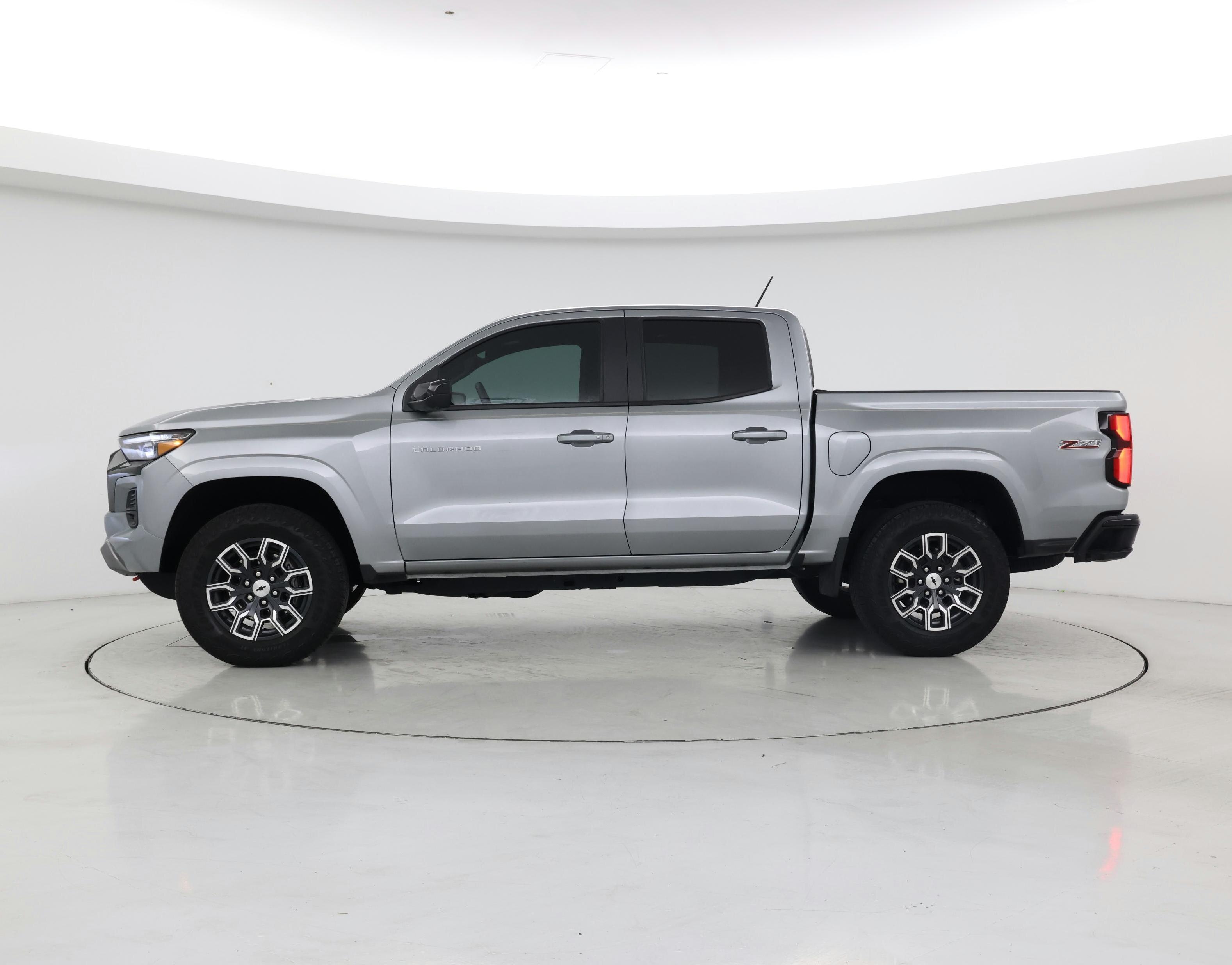 Thumbnail: 2024 Chevrolet Colorado - 3