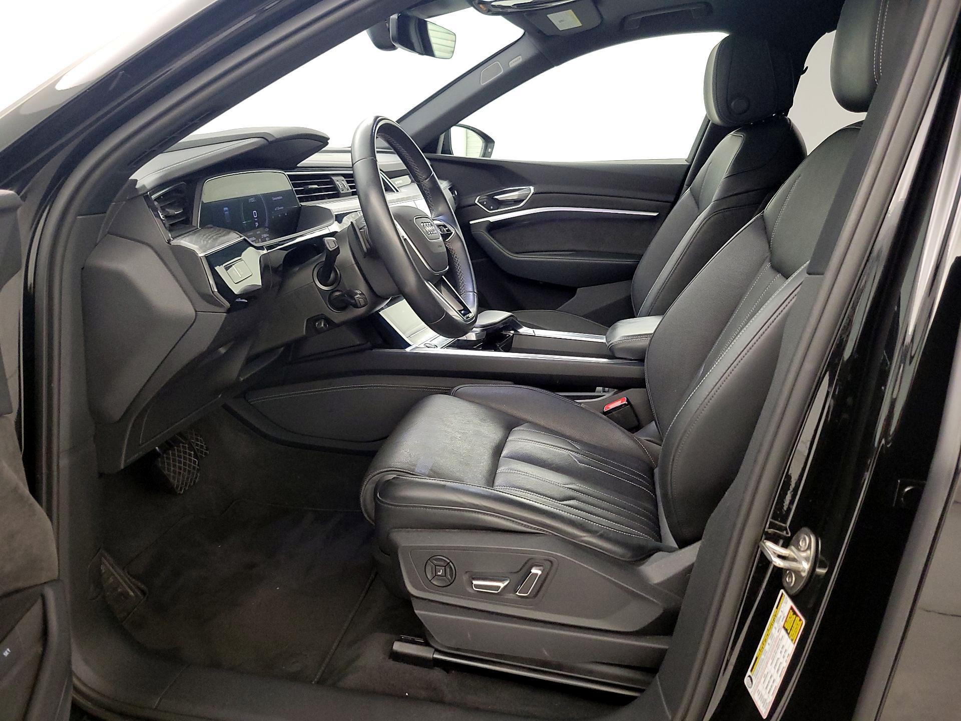 Thumbnail: 2022 Audi e-tron - 11