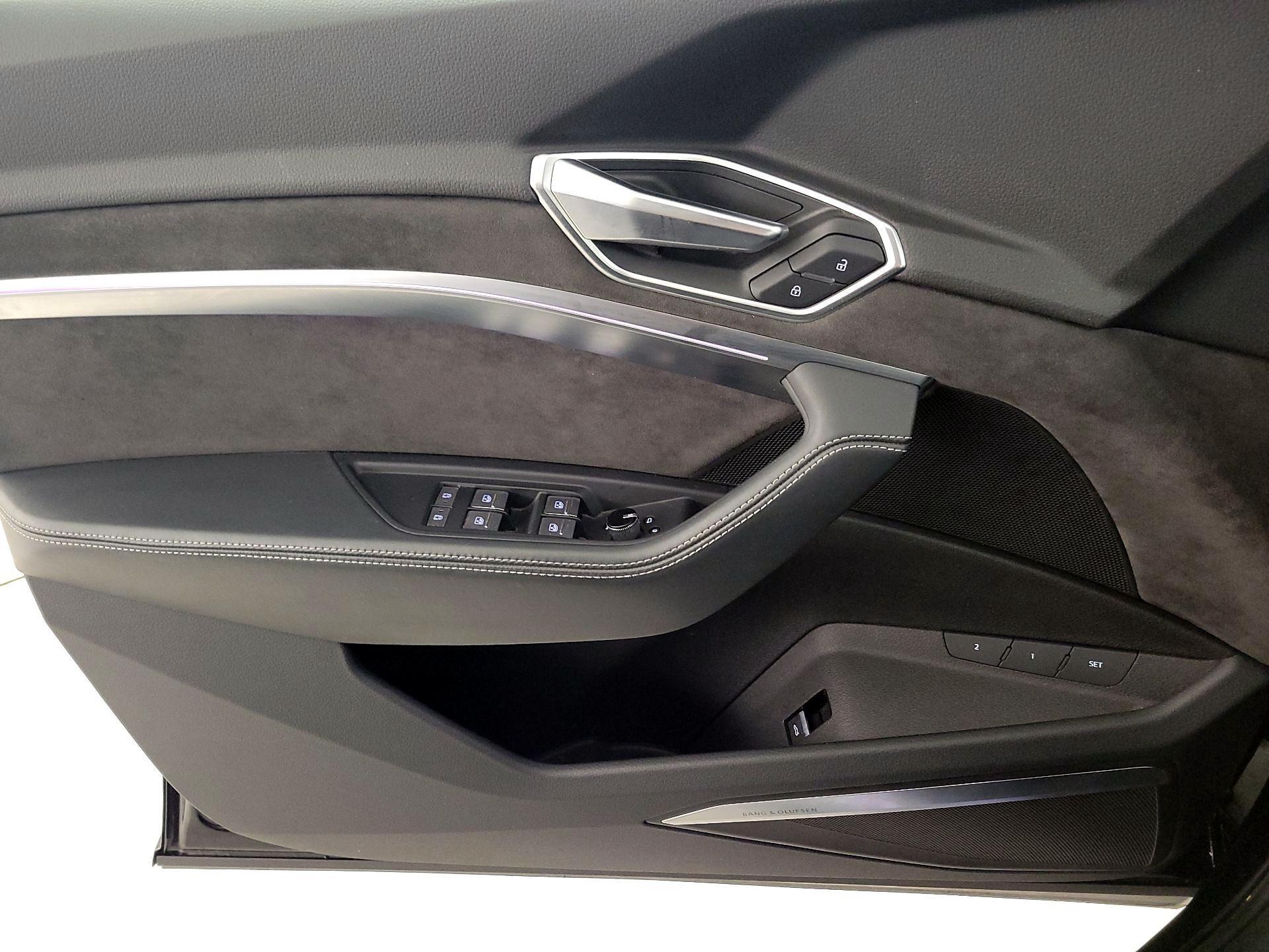 Thumbnail: 2022 Audi e-tron - 12