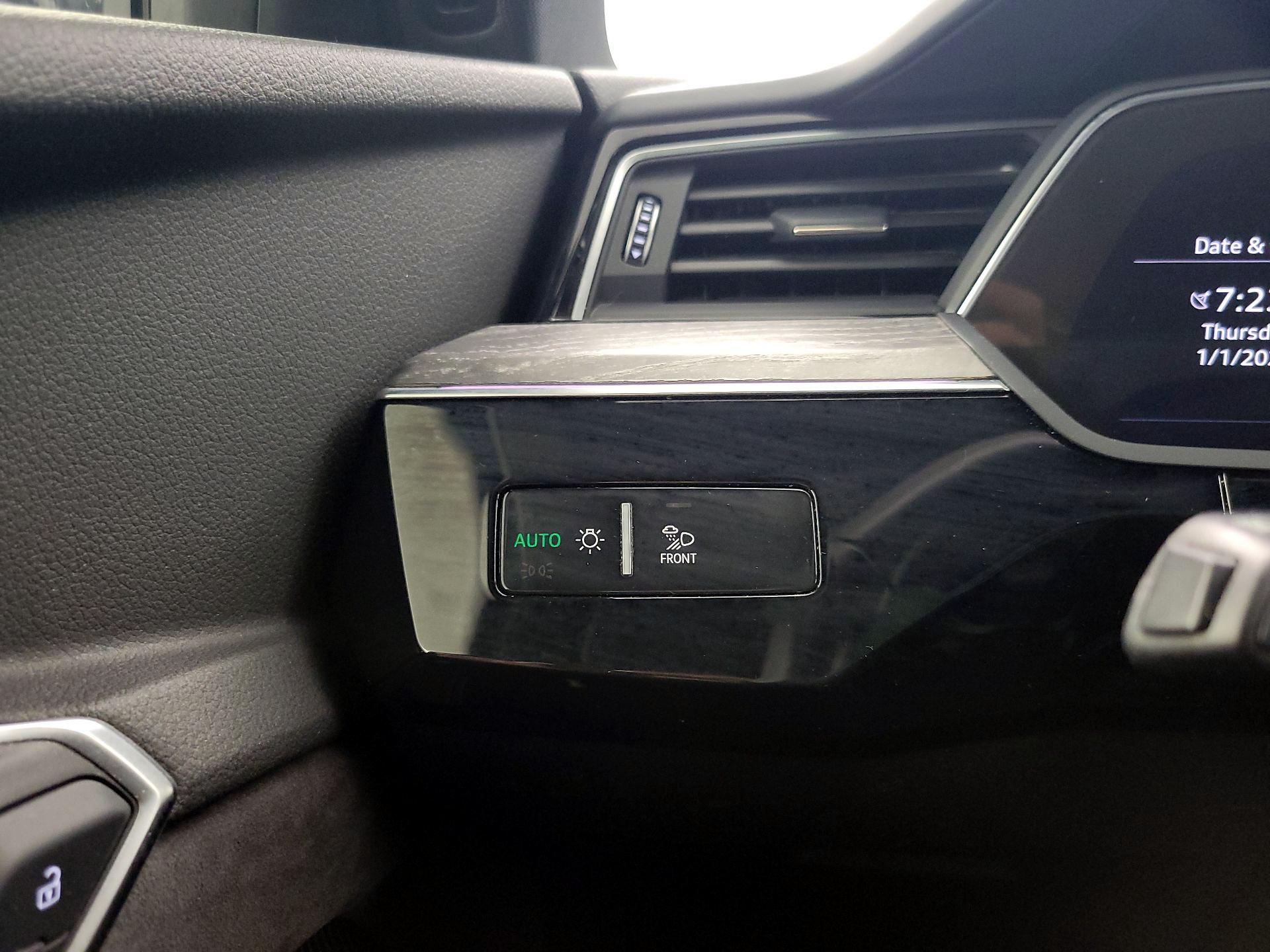 Thumbnail: 2022 Audi e-tron - 13