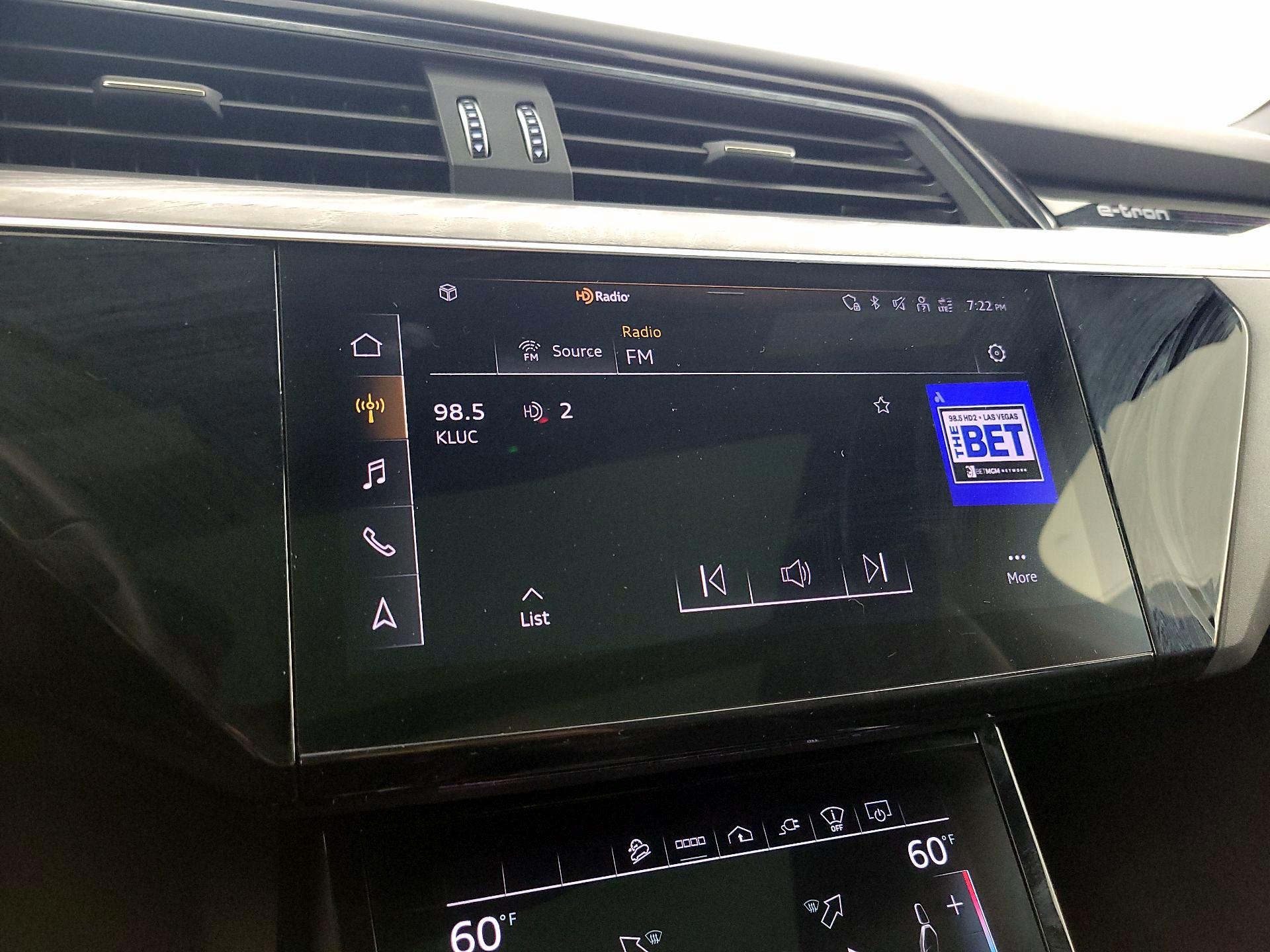 Thumbnail: 2022 Audi e-tron - 16