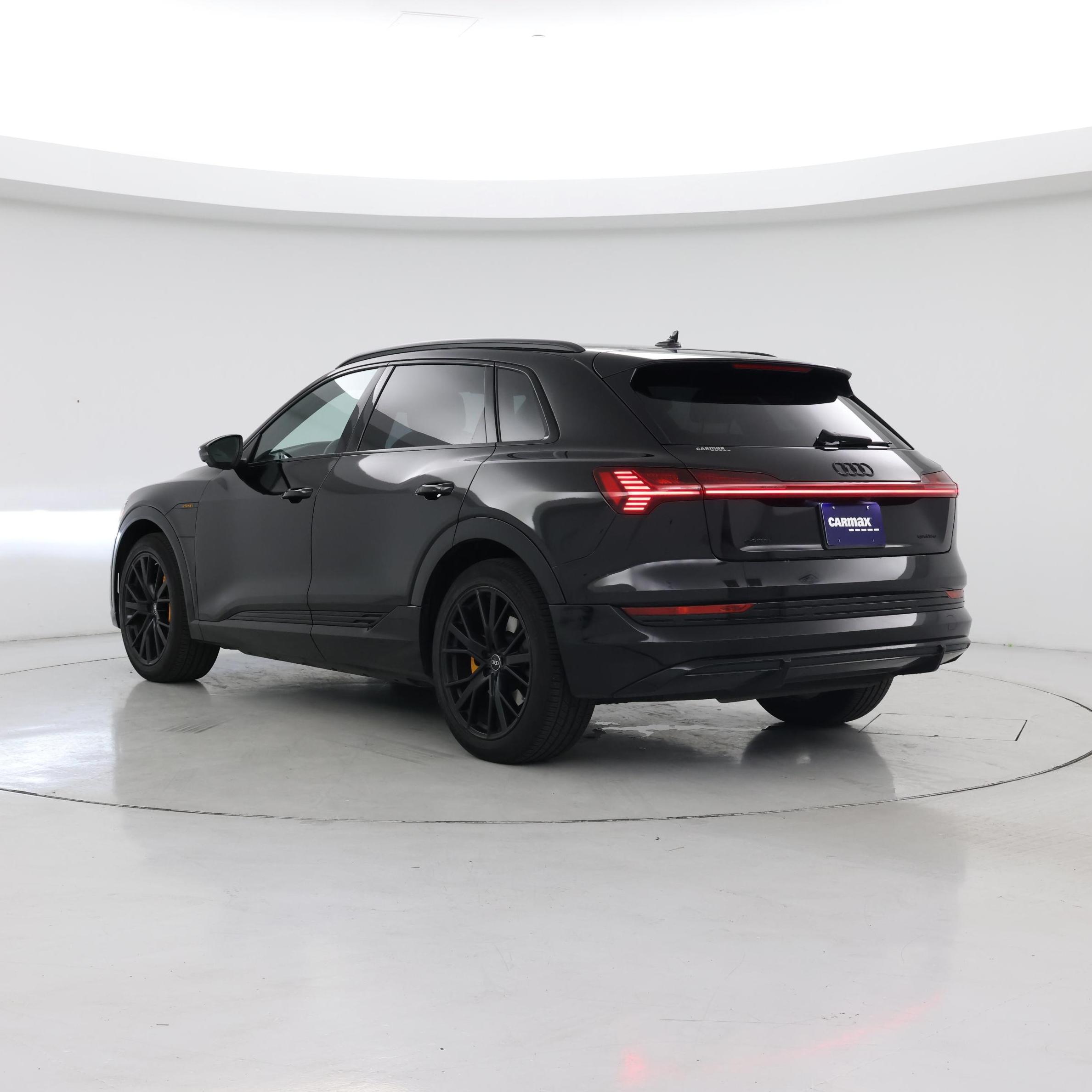 Thumbnail: 2022 Audi e-tron - 2