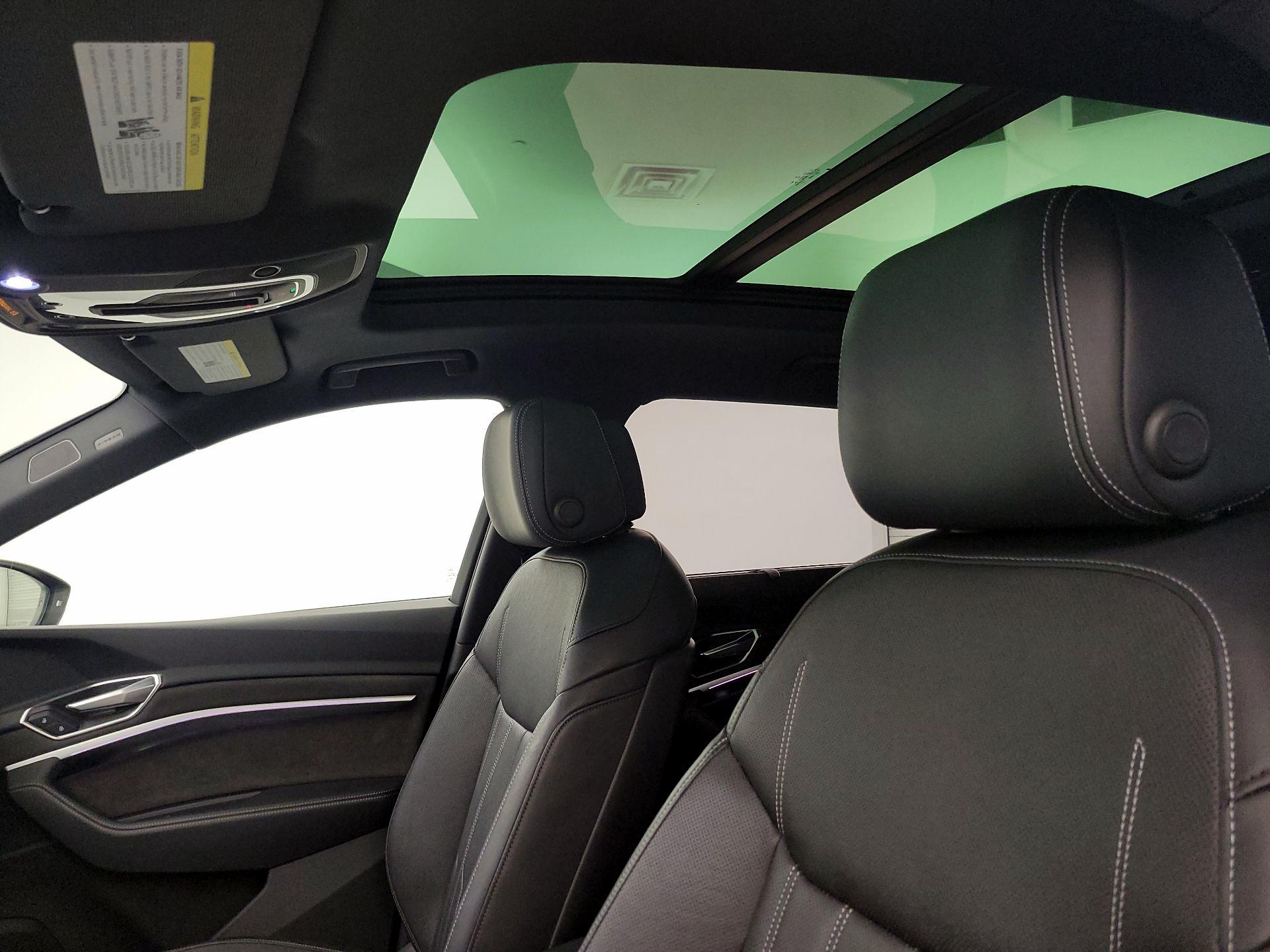 Thumbnail: 2022 Audi e-tron - 19