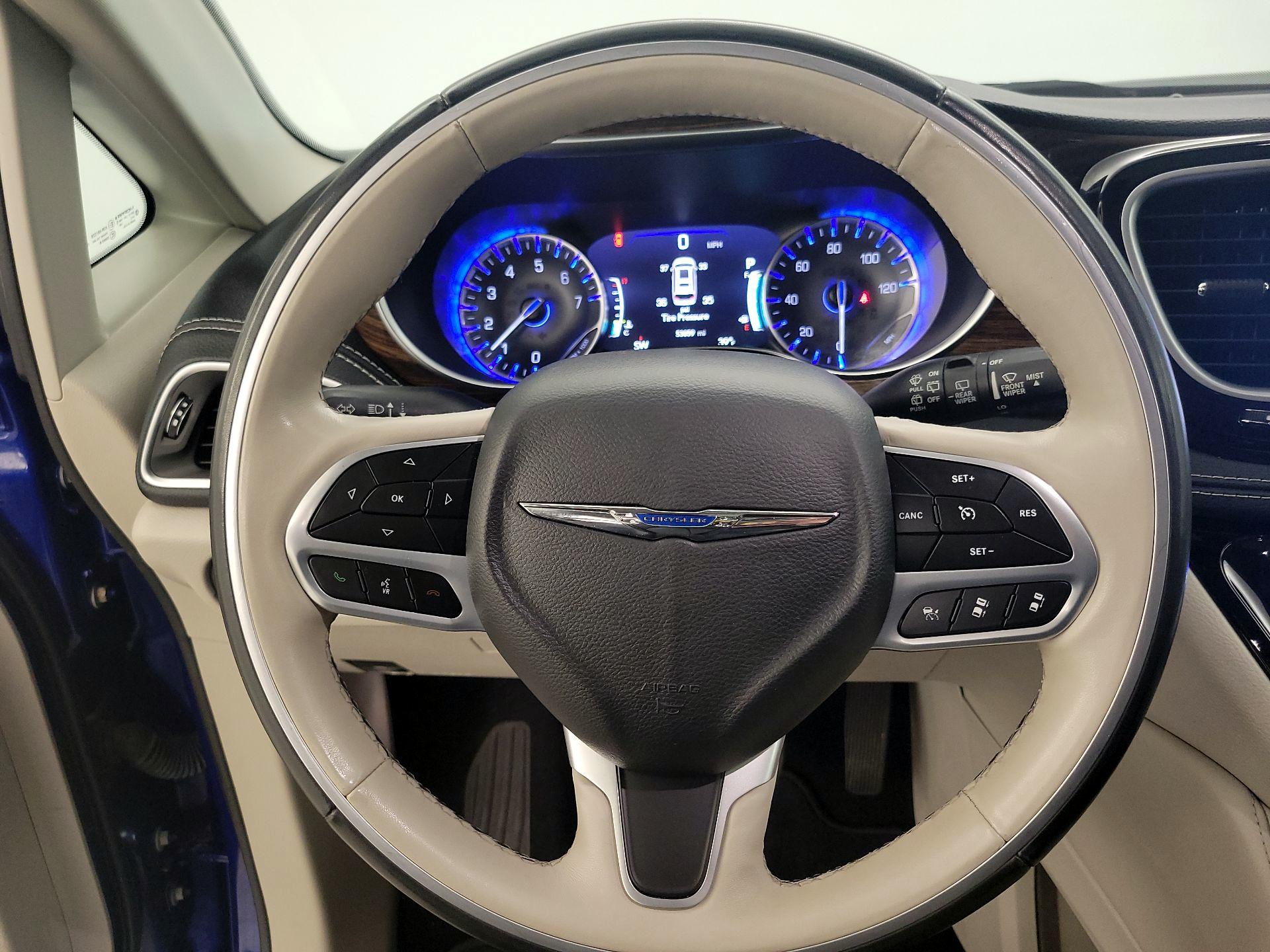 Thumbnail: 2021 Chrysler Pacifica - 10