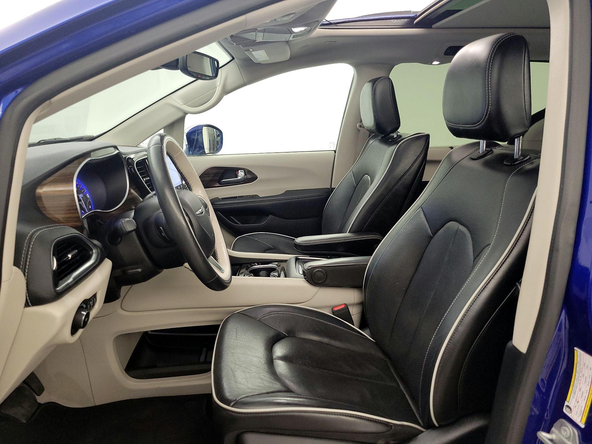 Thumbnail: 2021 Chrysler Pacifica - 11