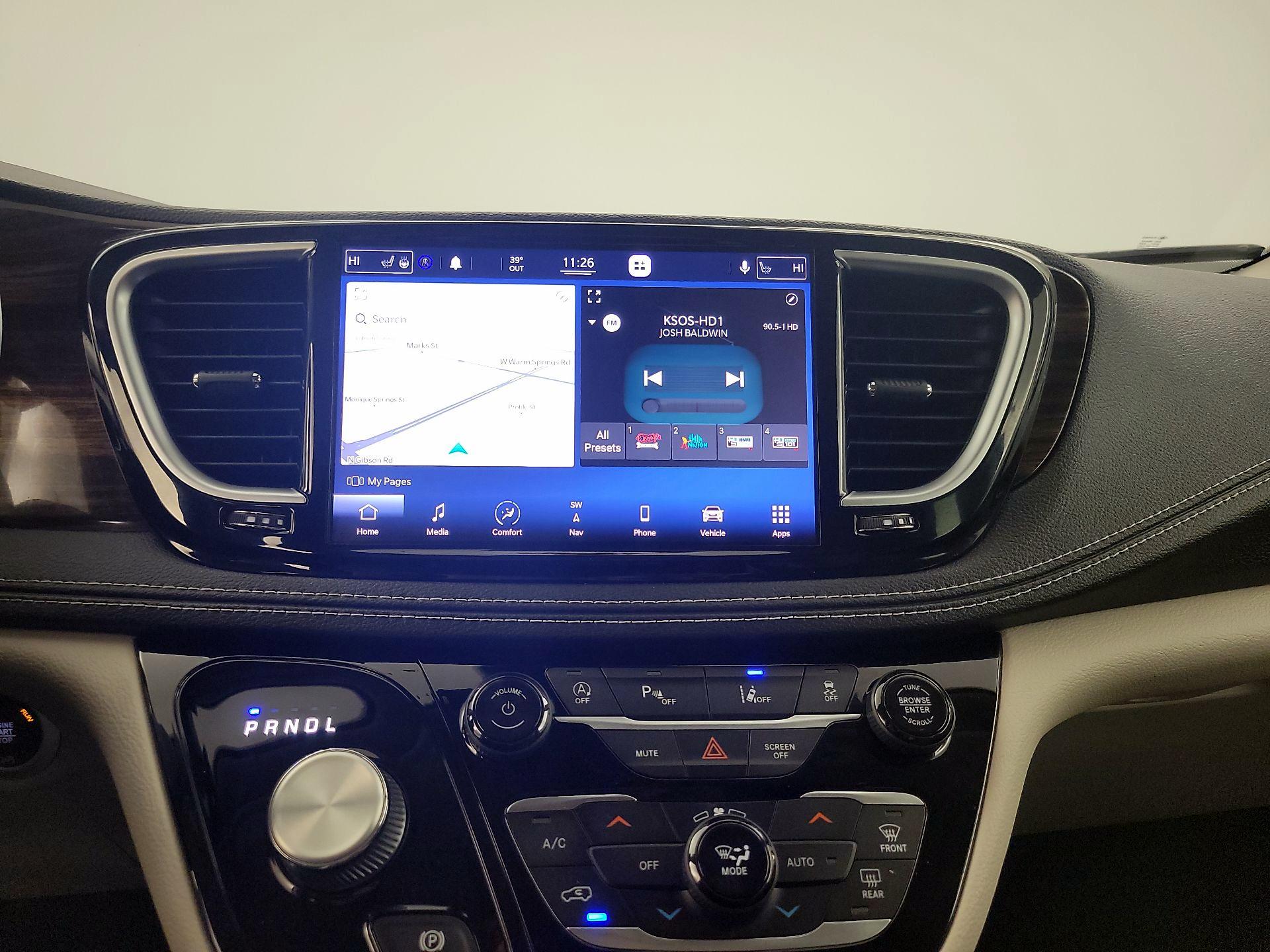 Thumbnail: 2021 Chrysler Pacifica - 16