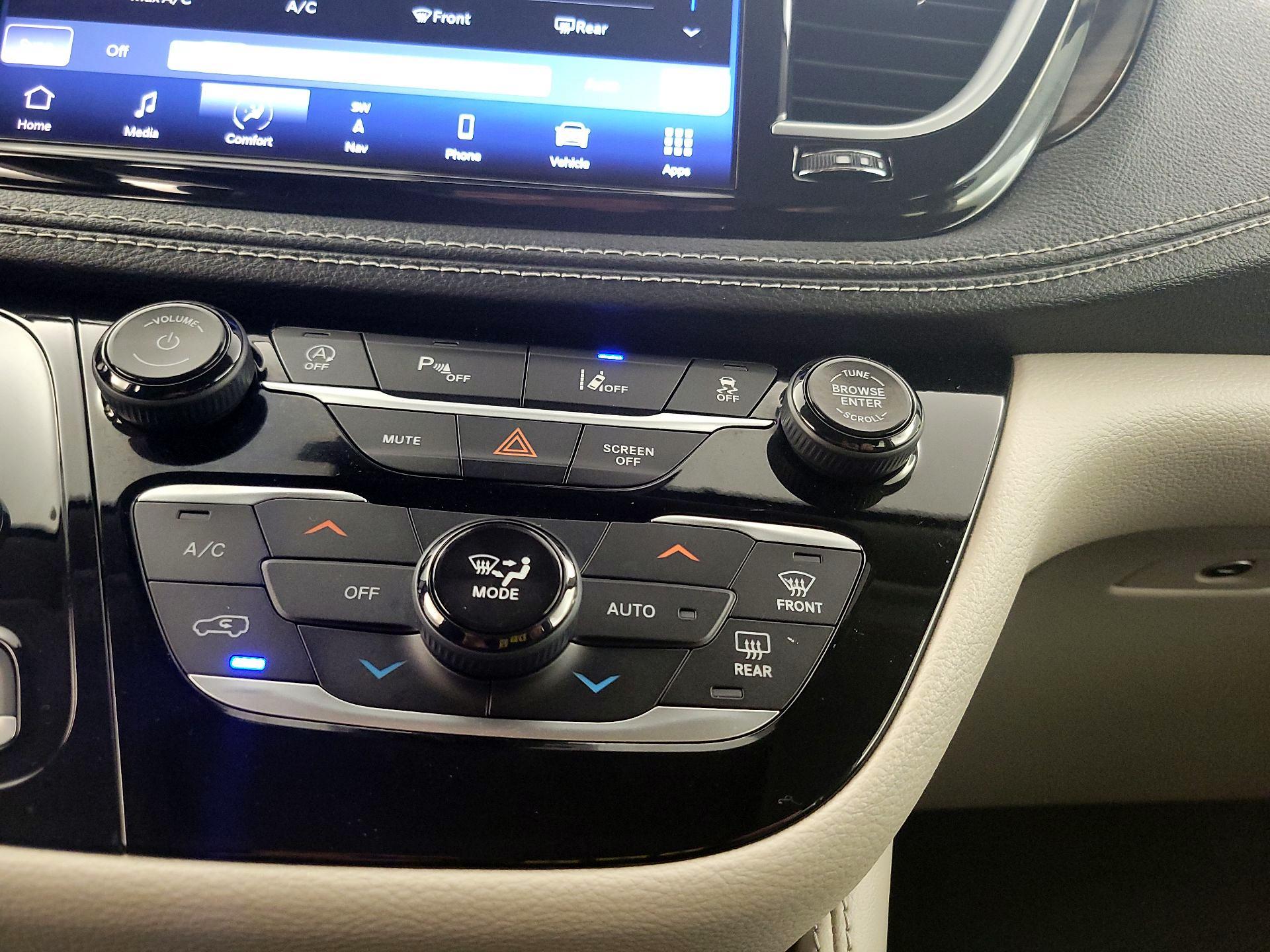 Thumbnail: 2021 Chrysler Pacifica - 17