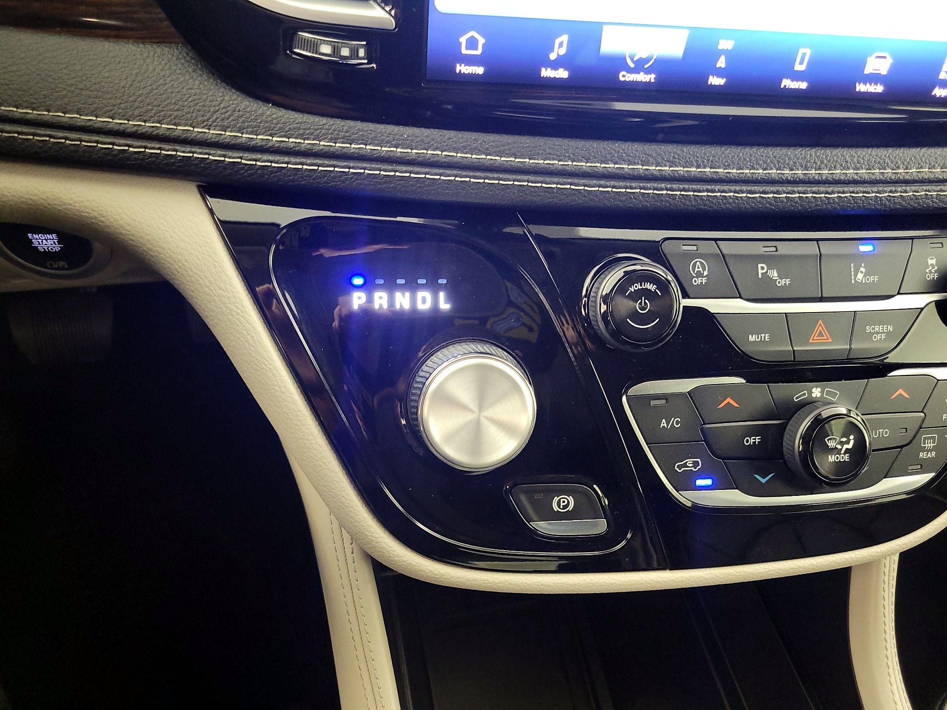 Thumbnail: 2021 Chrysler Pacifica - 18