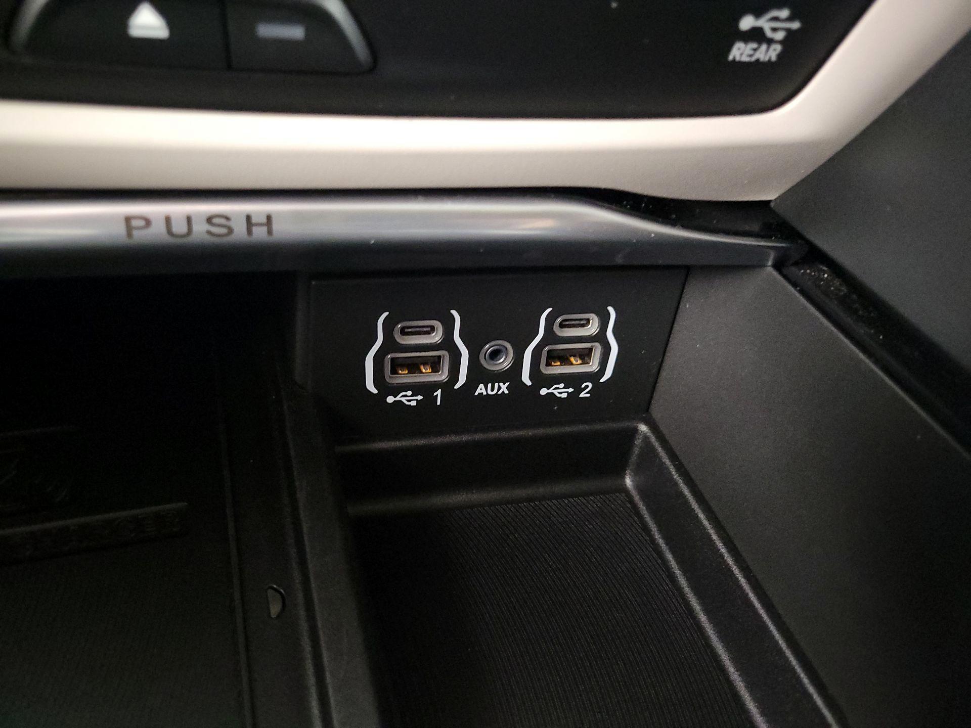 Thumbnail: 2021 Chrysler Pacifica - 19