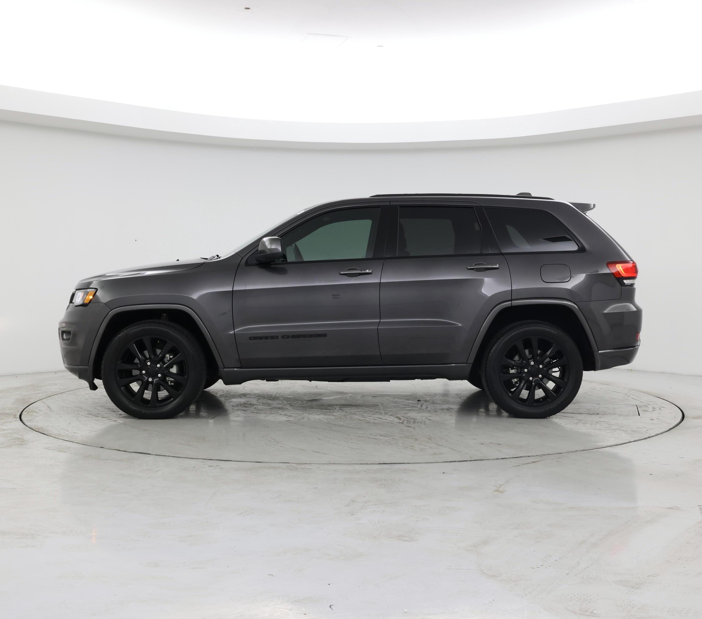 Thumbnail: 2018 Jeep Grand Cherokee - 3