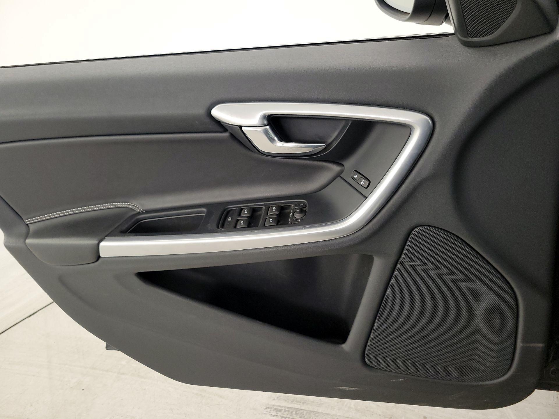 Thumbnail: 2015 Volvo S60 - 12