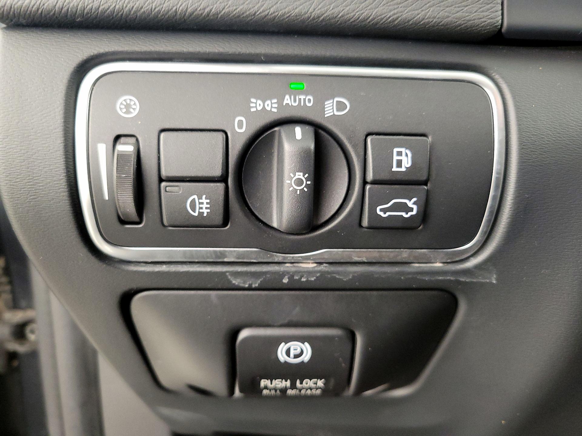 Thumbnail: 2015 Volvo S60 - 13