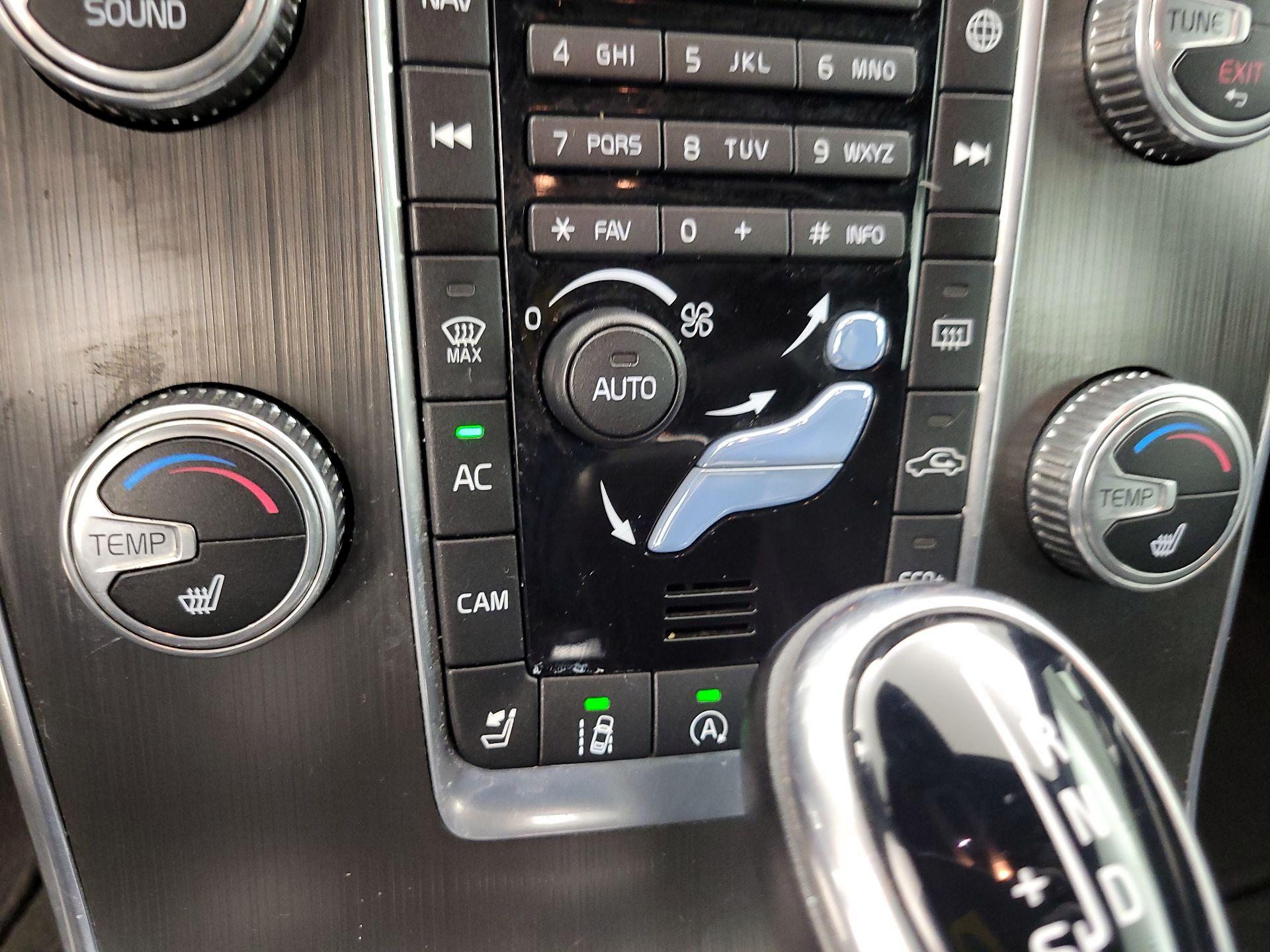 Thumbnail: 2015 Volvo S60 - 16