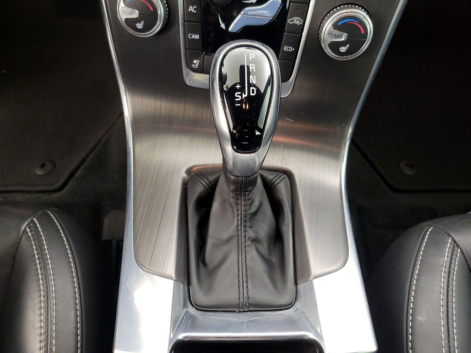 Thumbnail: 2015 Volvo S60 - 17