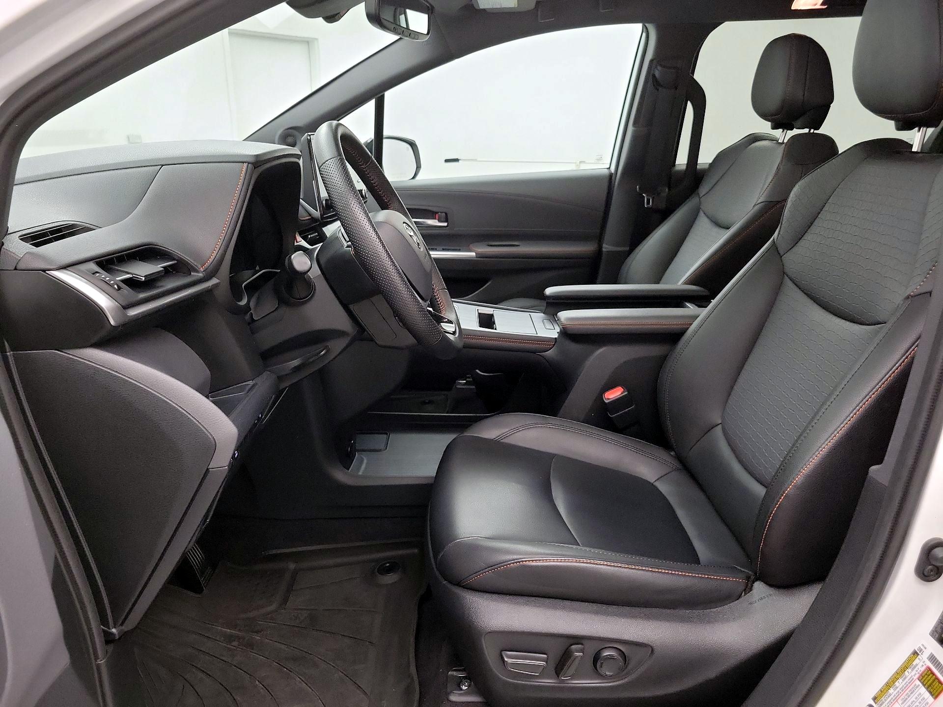 Thumbnail: 2022 Toyota Sienna - 11