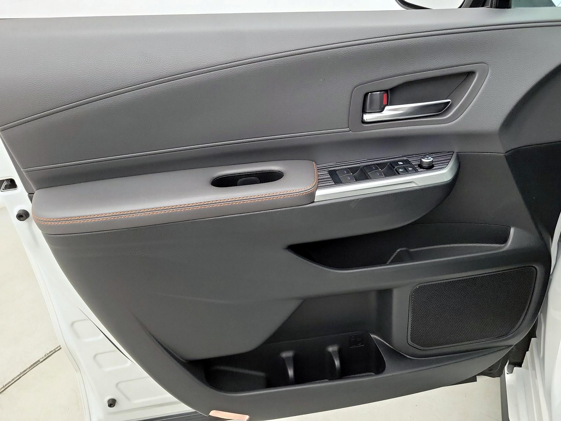 Thumbnail: 2022 Toyota Sienna - 12