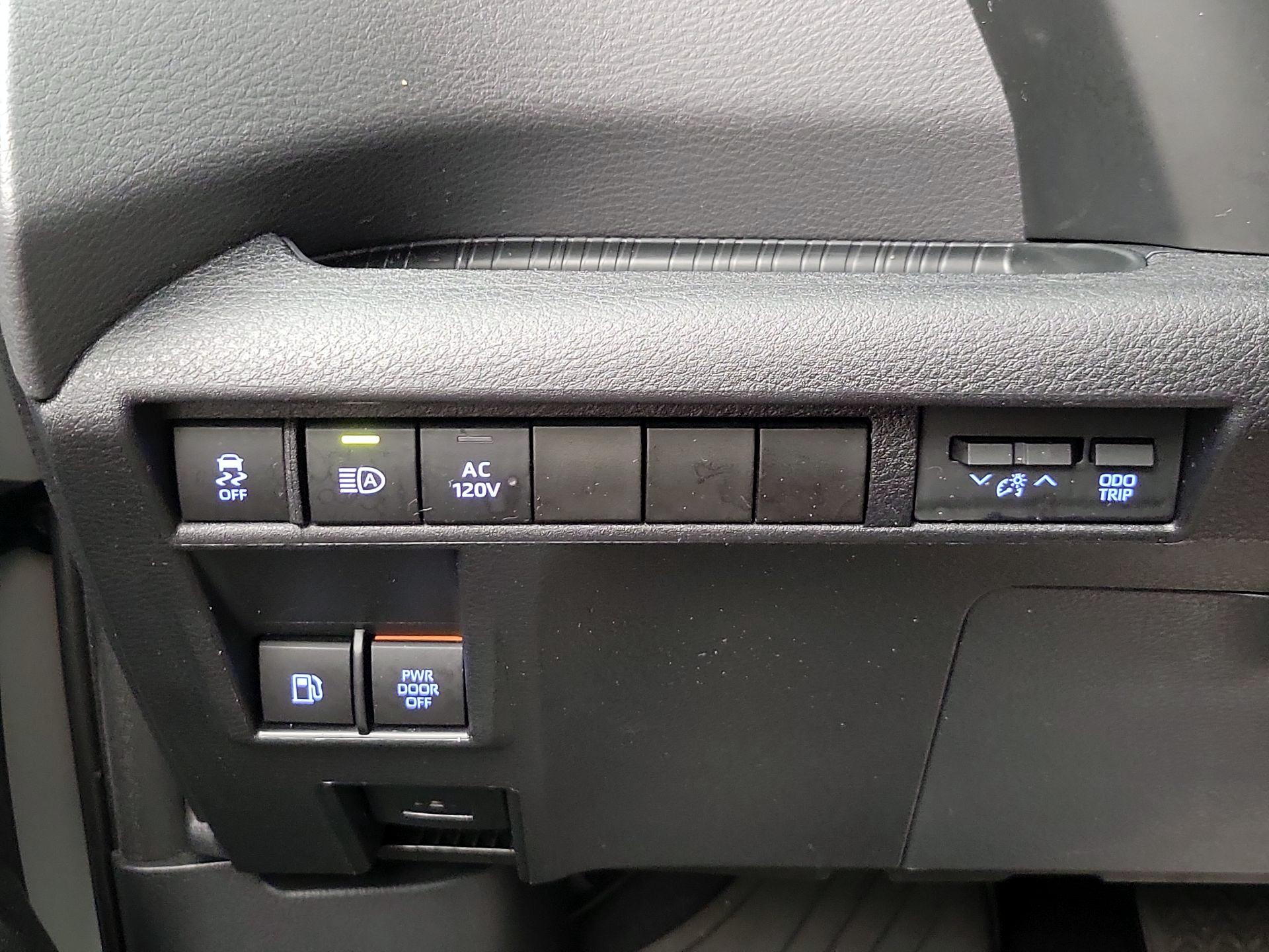 Thumbnail: 2022 Toyota Sienna - 13