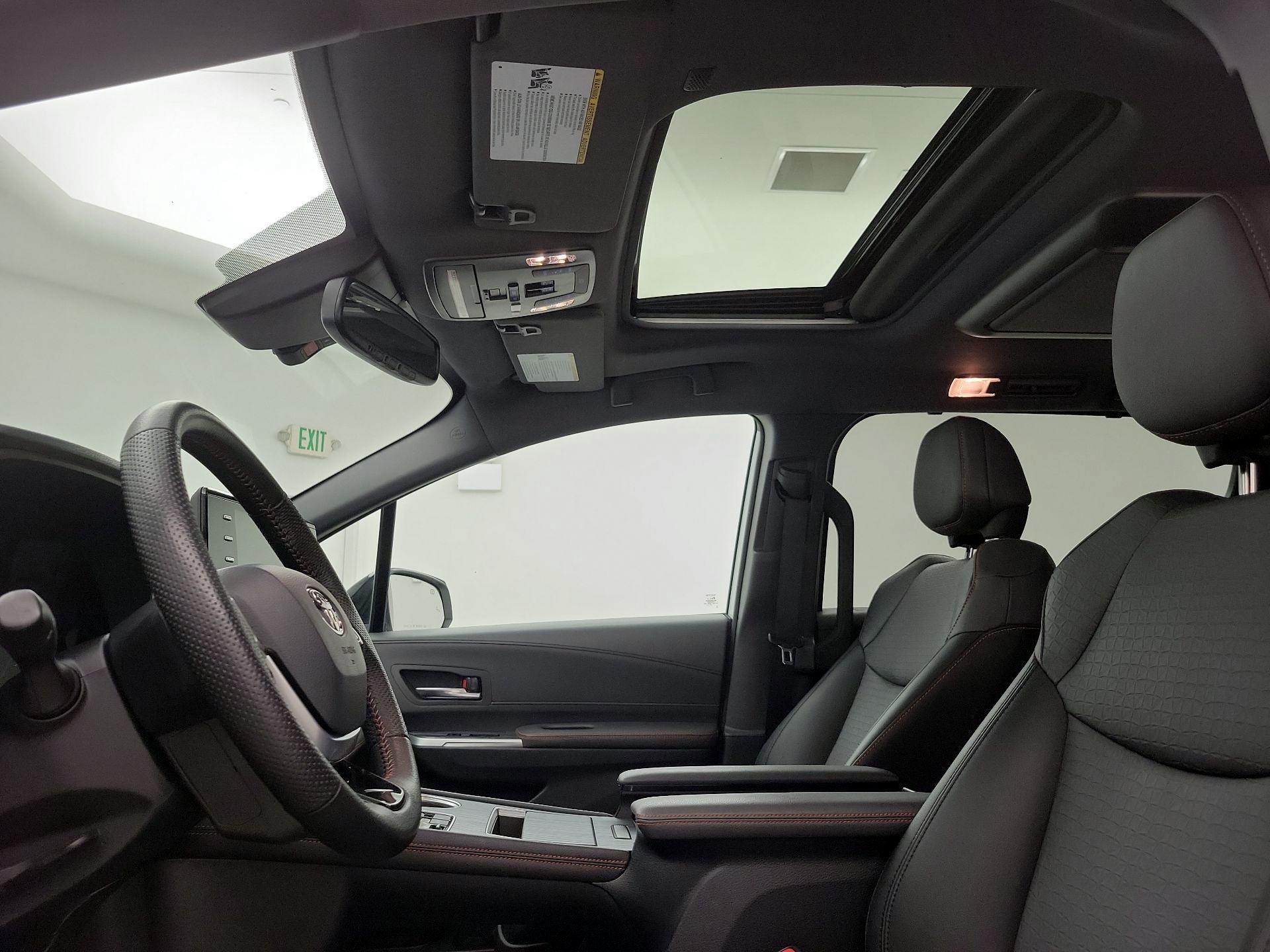 Thumbnail: 2022 Toyota Sienna - 20