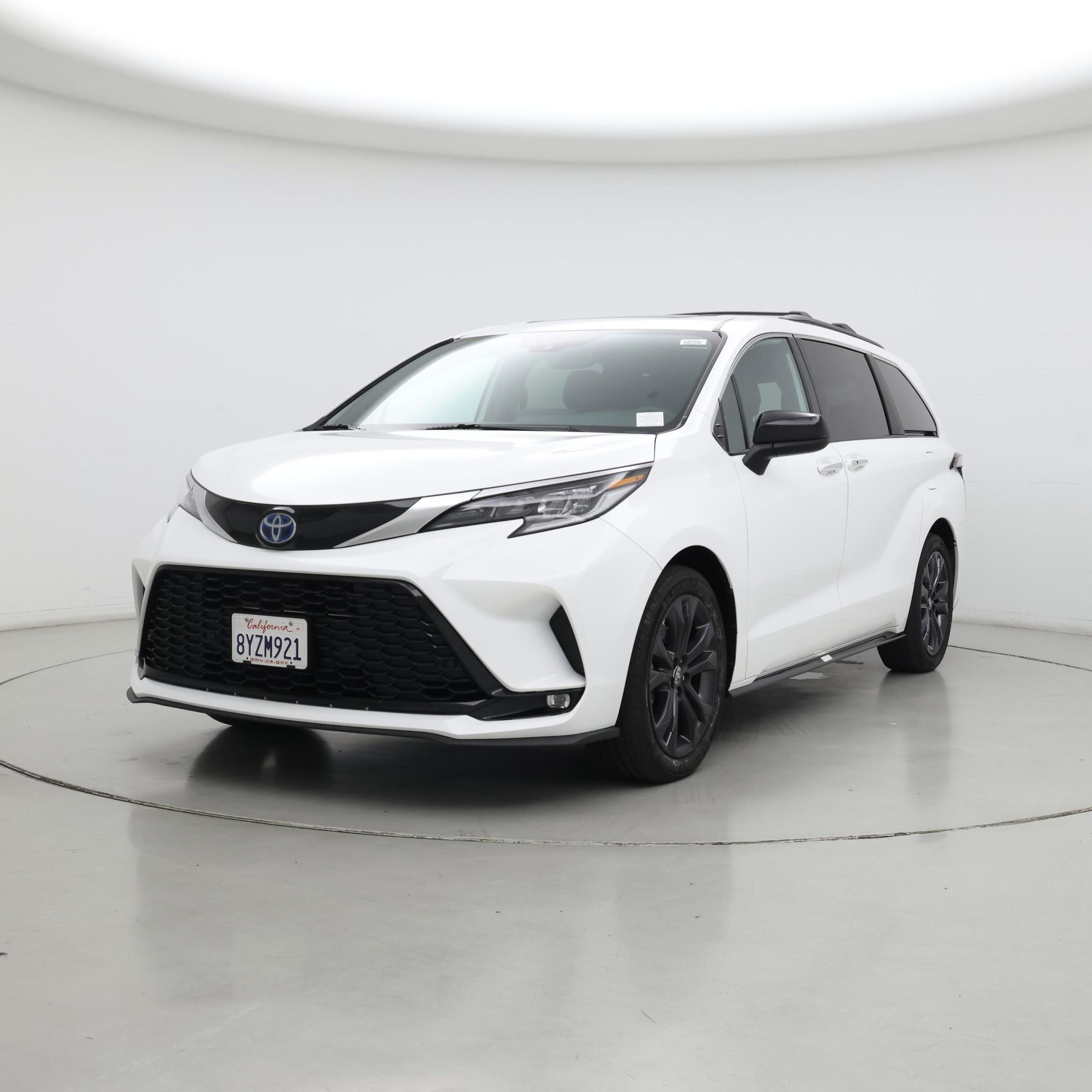Thumbnail: 2022 Toyota Sienna - 4