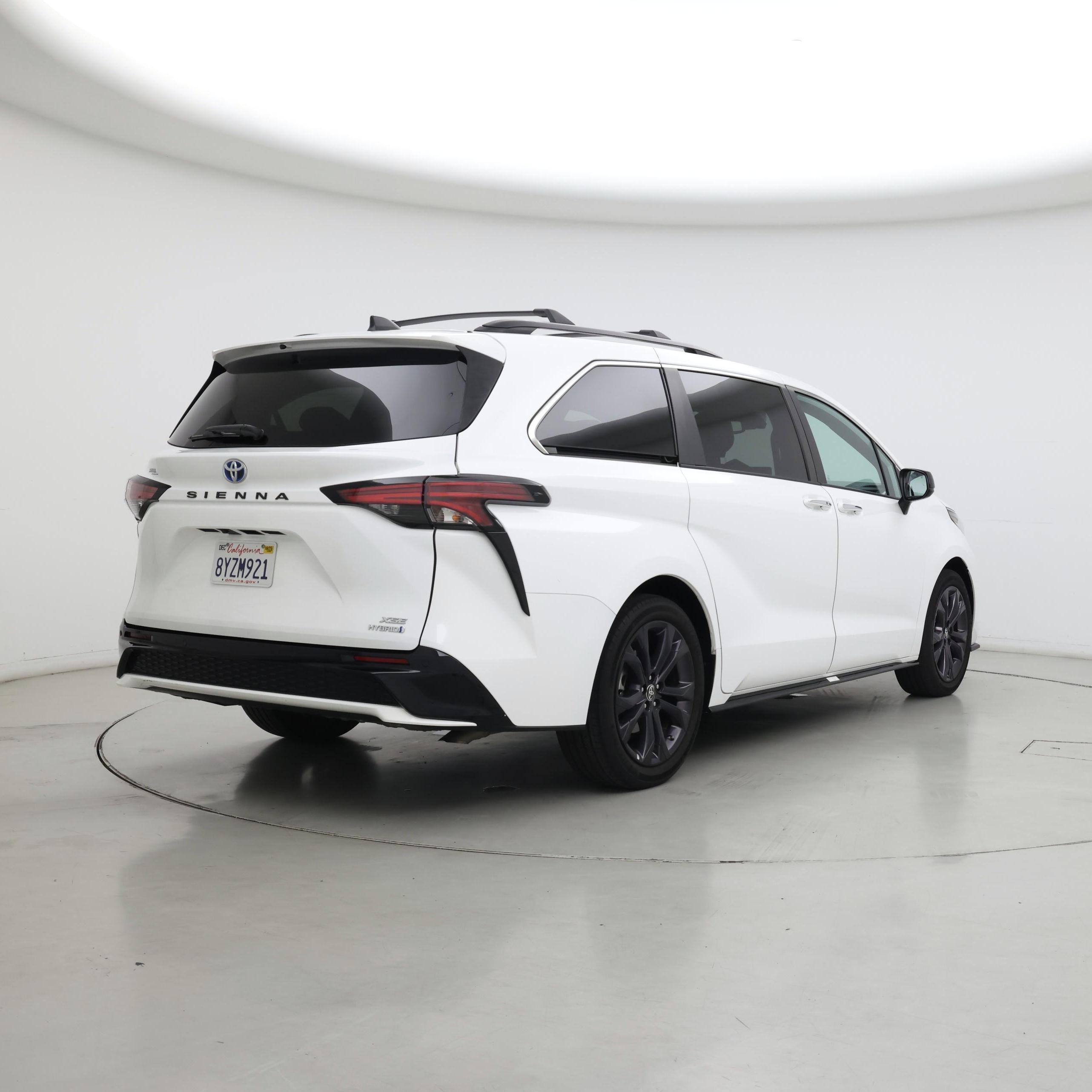 Thumbnail: 2022 Toyota Sienna - 8