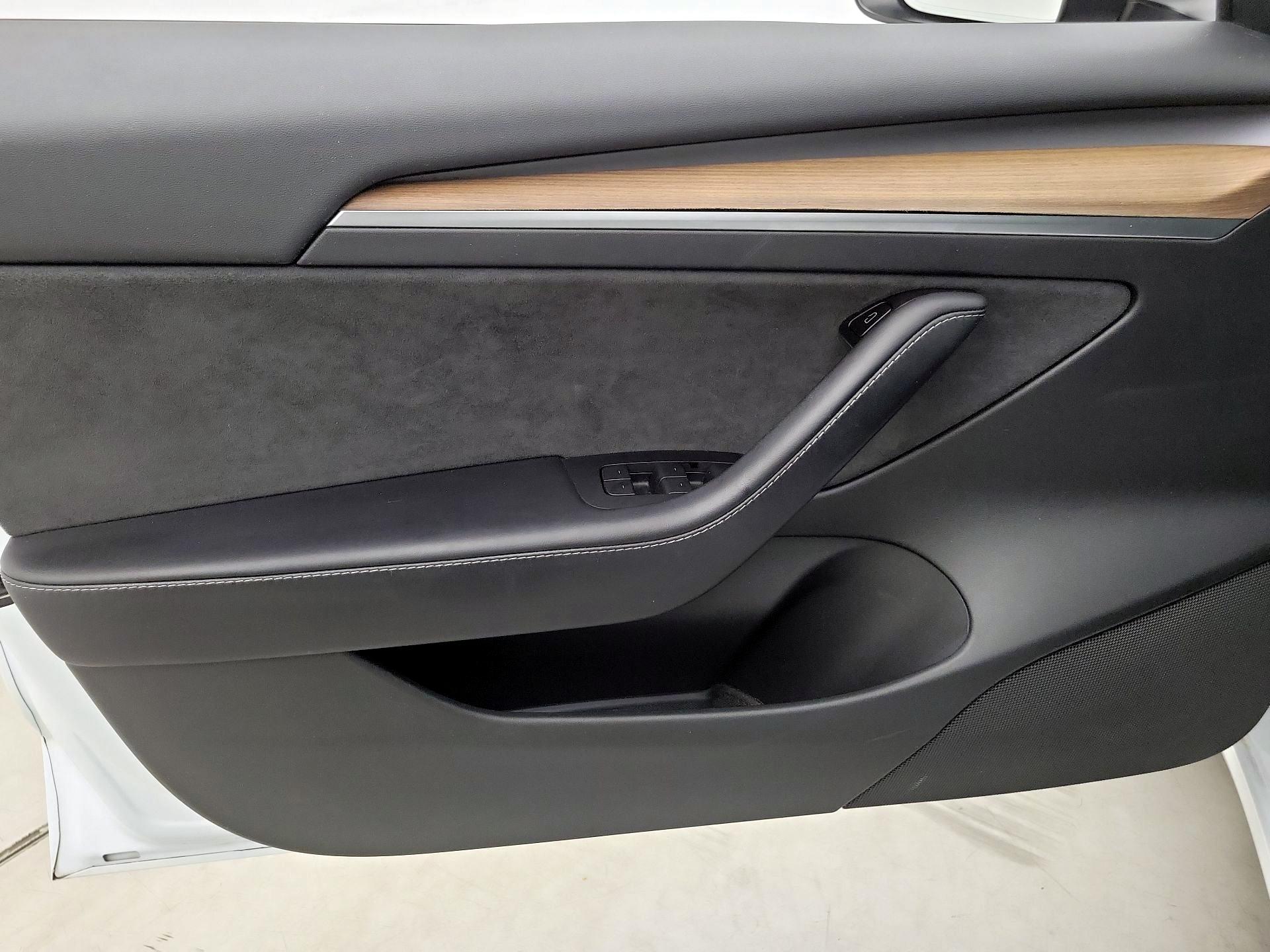 Thumbnail: 2022 Tesla Model 3 - 12