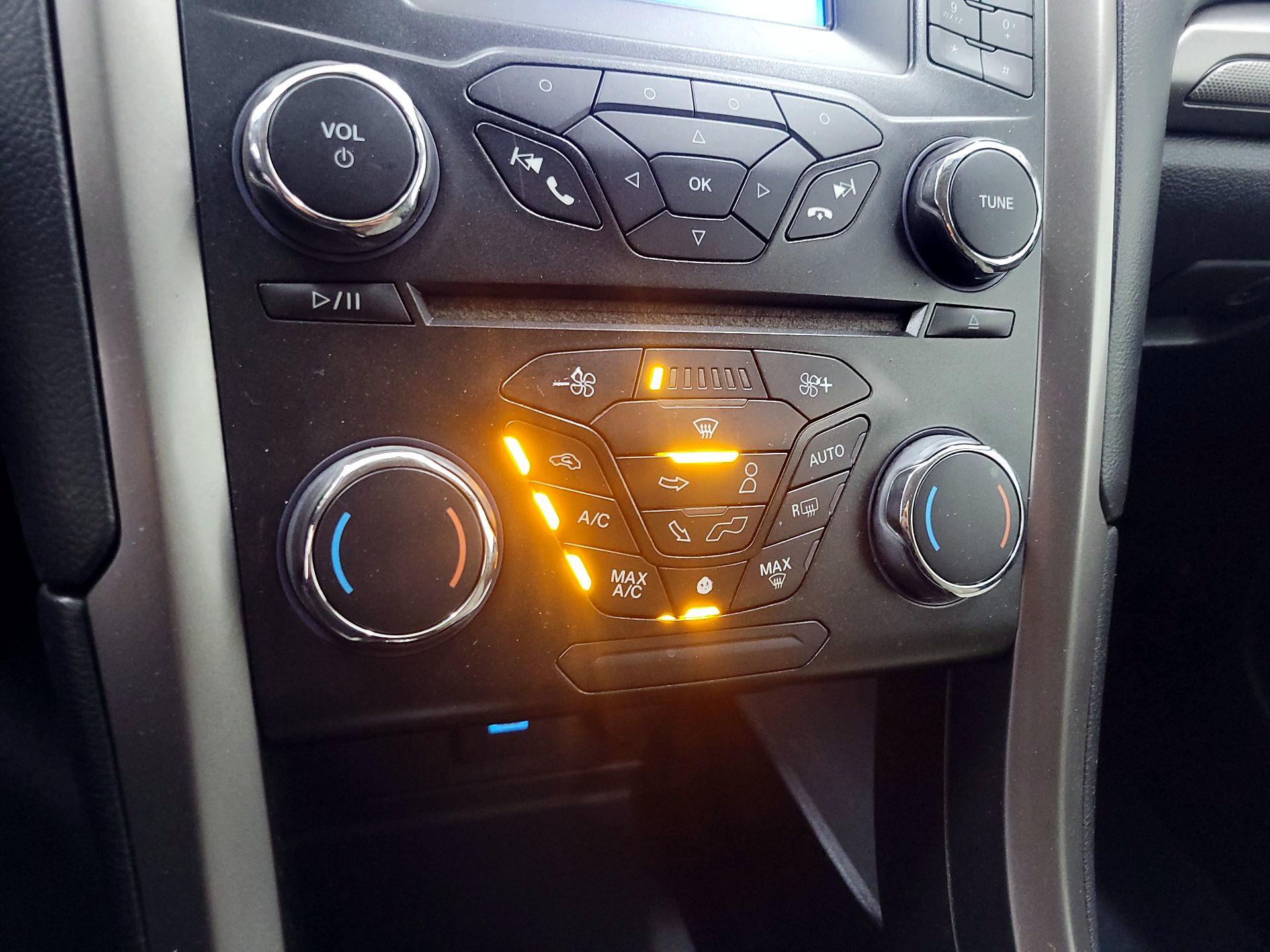 Thumbnail: 2017 Ford Fusion - 16