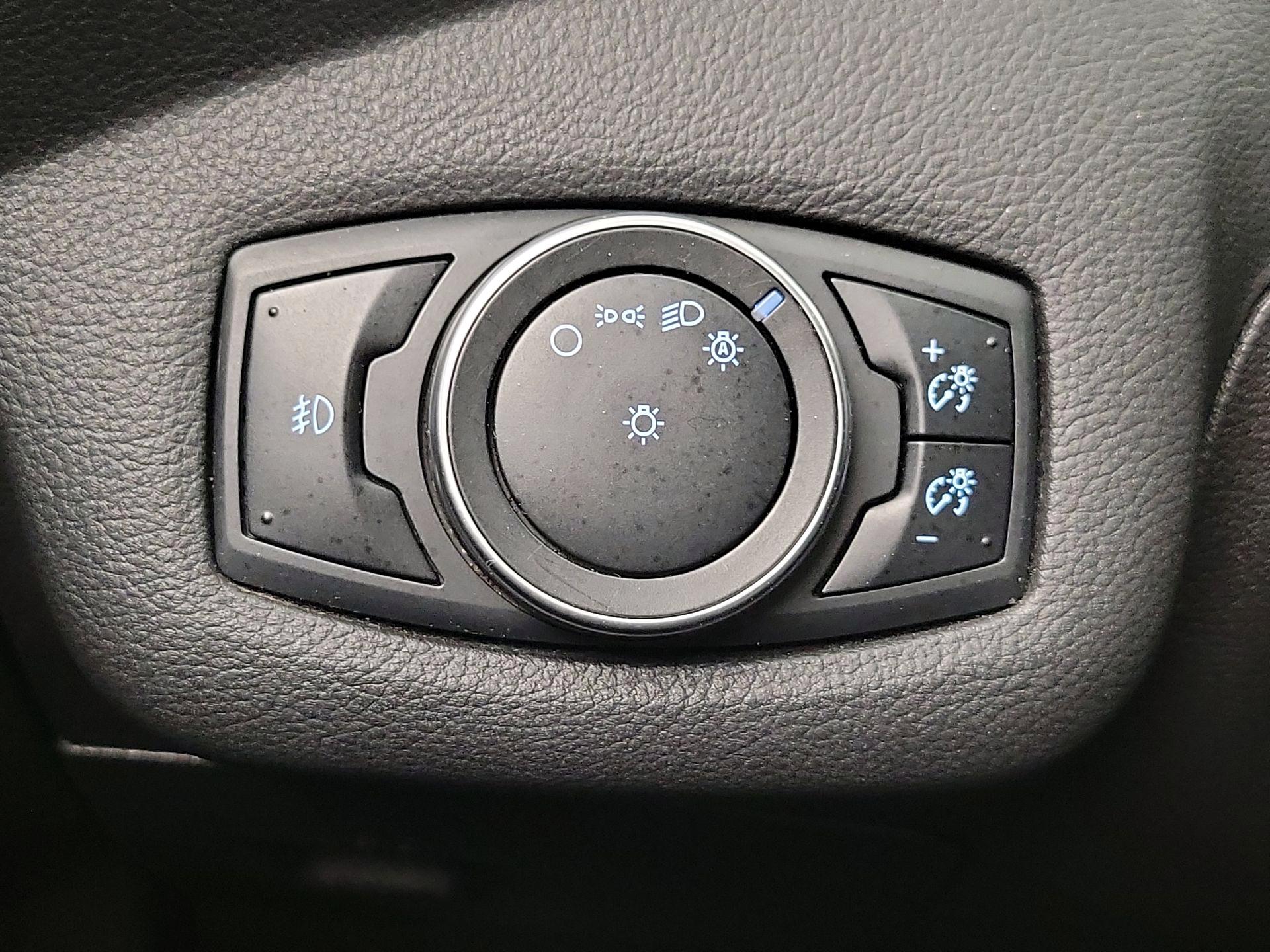 Thumbnail: 2015 Ford Escape - 13