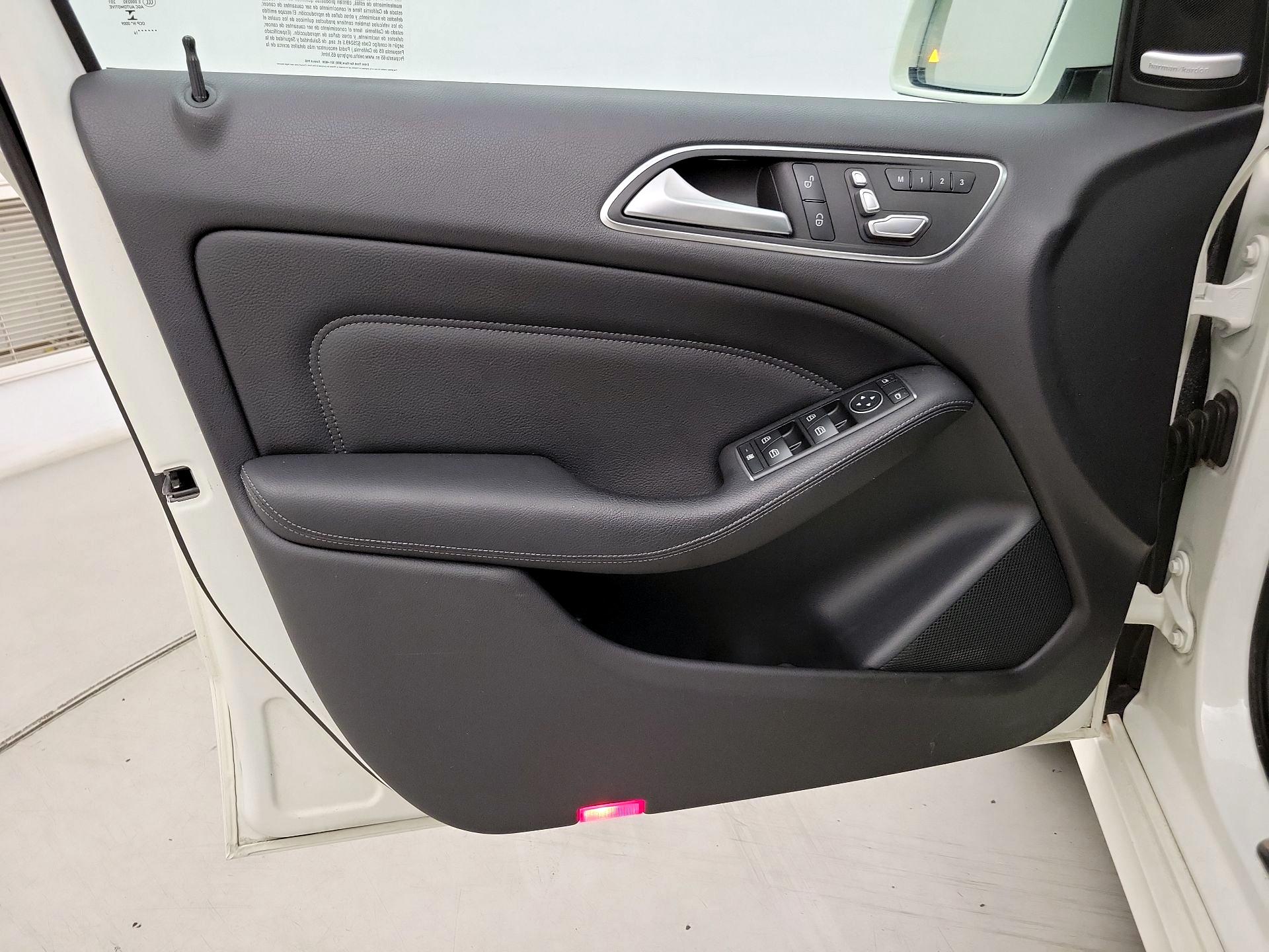 Thumbnail: 2016 Mercedes-Benz B-Class - 12