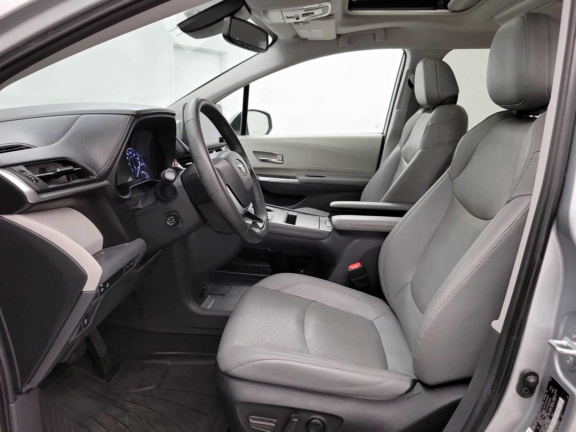 Thumbnail: 2022 Toyota Sienna - 11